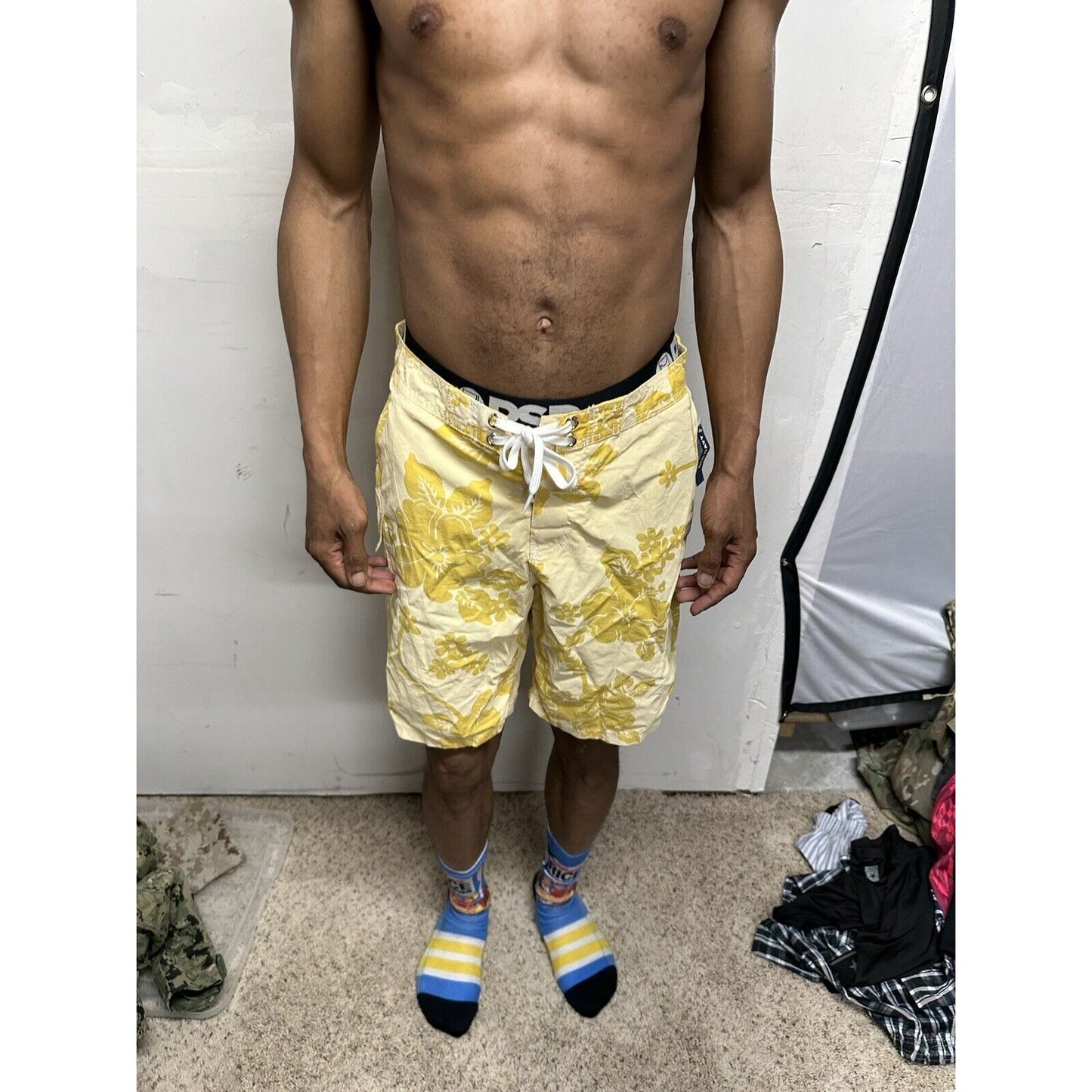 Men’s Floral Old Navy Medium Bathing Suit Combo Board Shorts Tropical yellow