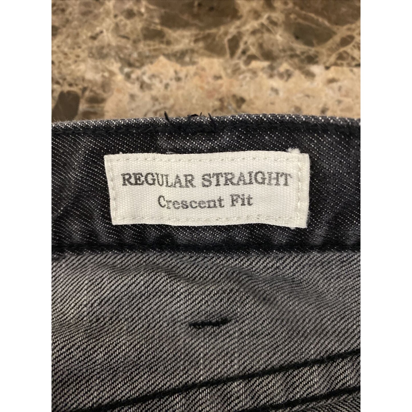 GUESS Regular Straight Crescent Fit Men’s Size 40x30 Black Wash Denim Jeans