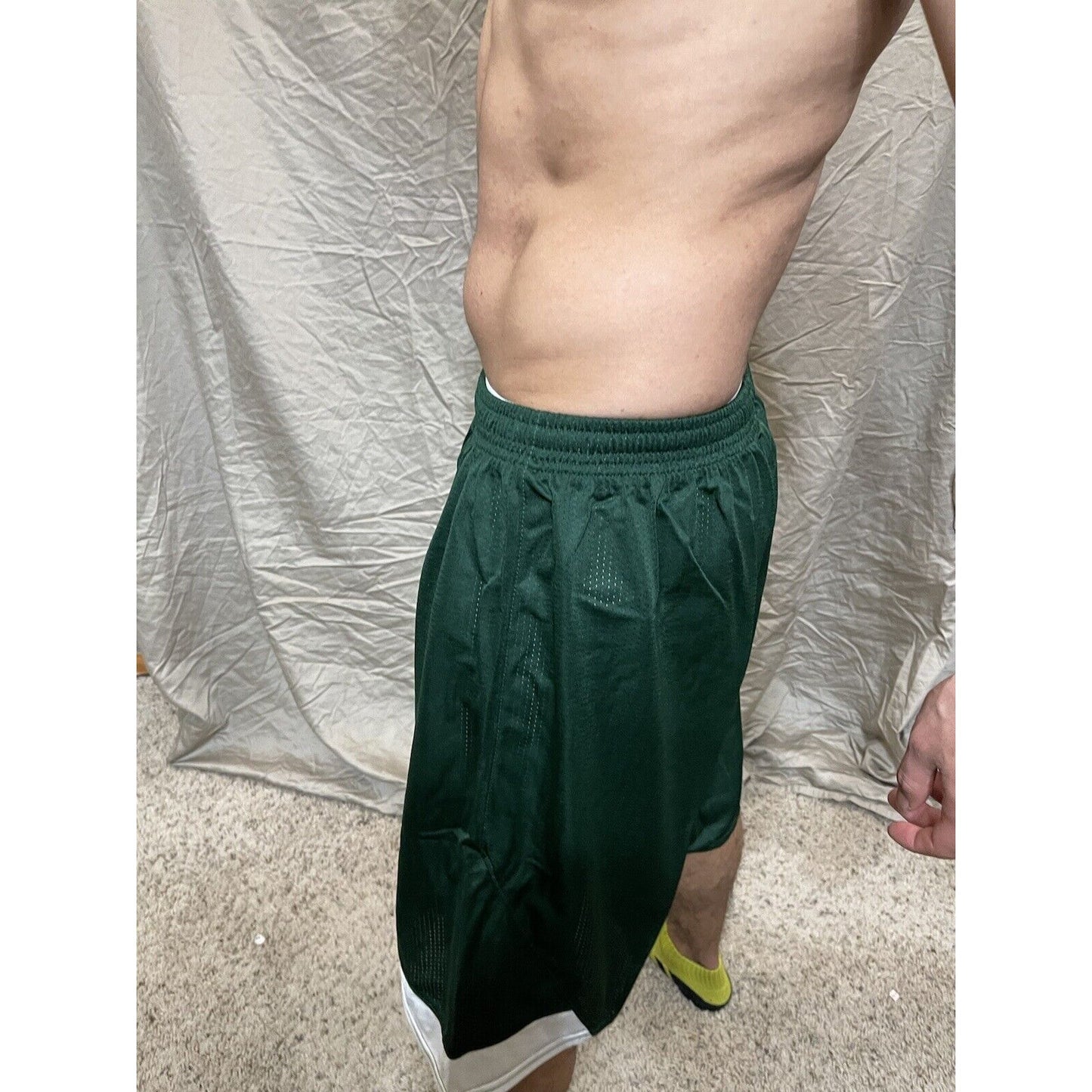 Boy's under armour Youth XL Deep Green Lacrosse style shorts no pockets