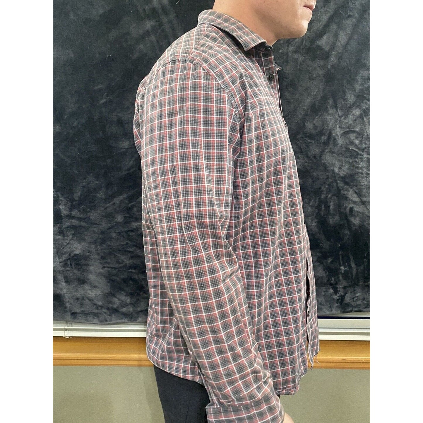 Calvin Klein Men’s Large Red & Gray Plaid Long Sleeves Button-down Dress Shirt