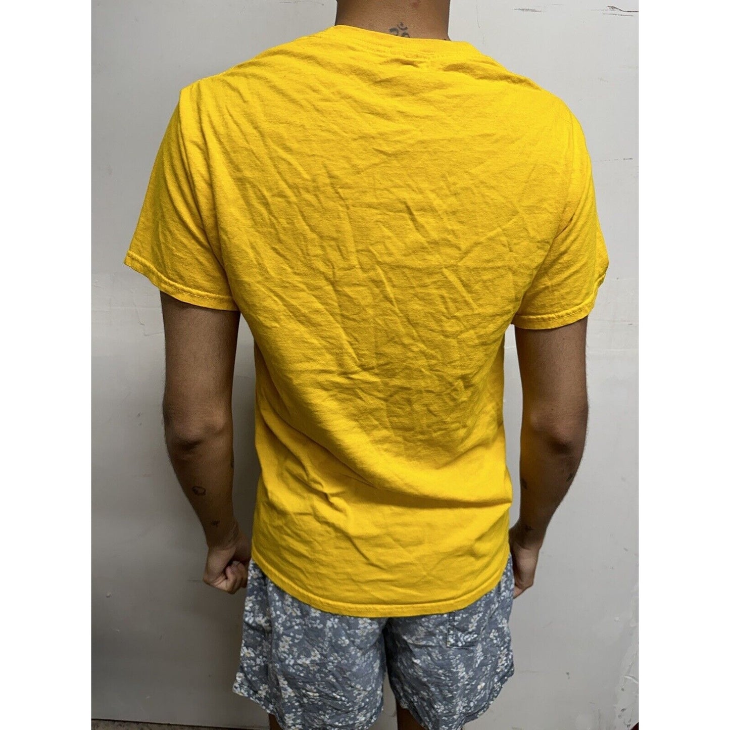 Men’s Small Yellow Mickey Mouse Disney Tshirt Short Sleeve