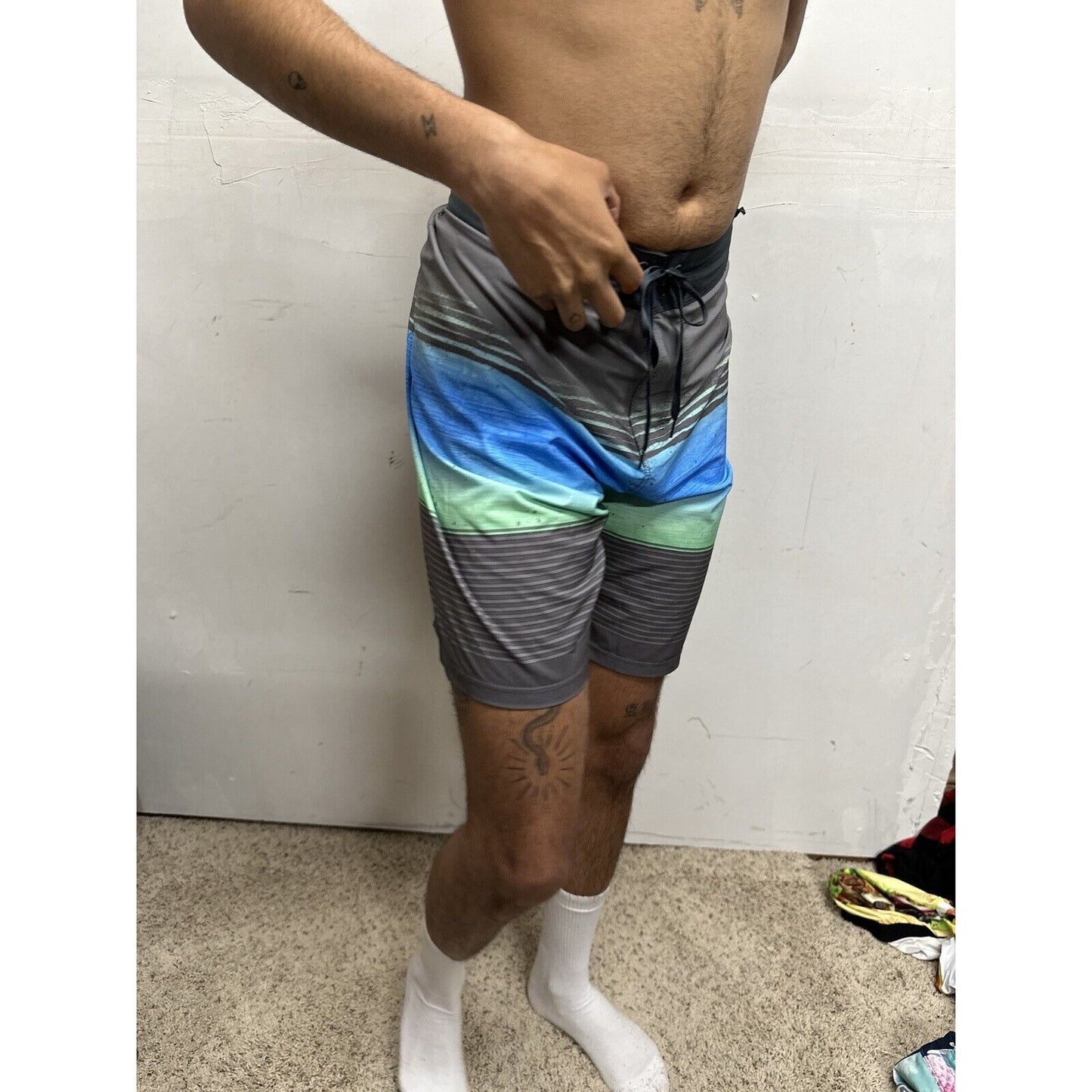 Men’s Hurley Size 34 Board Shorts Swim Trunks Gray Blue Striped