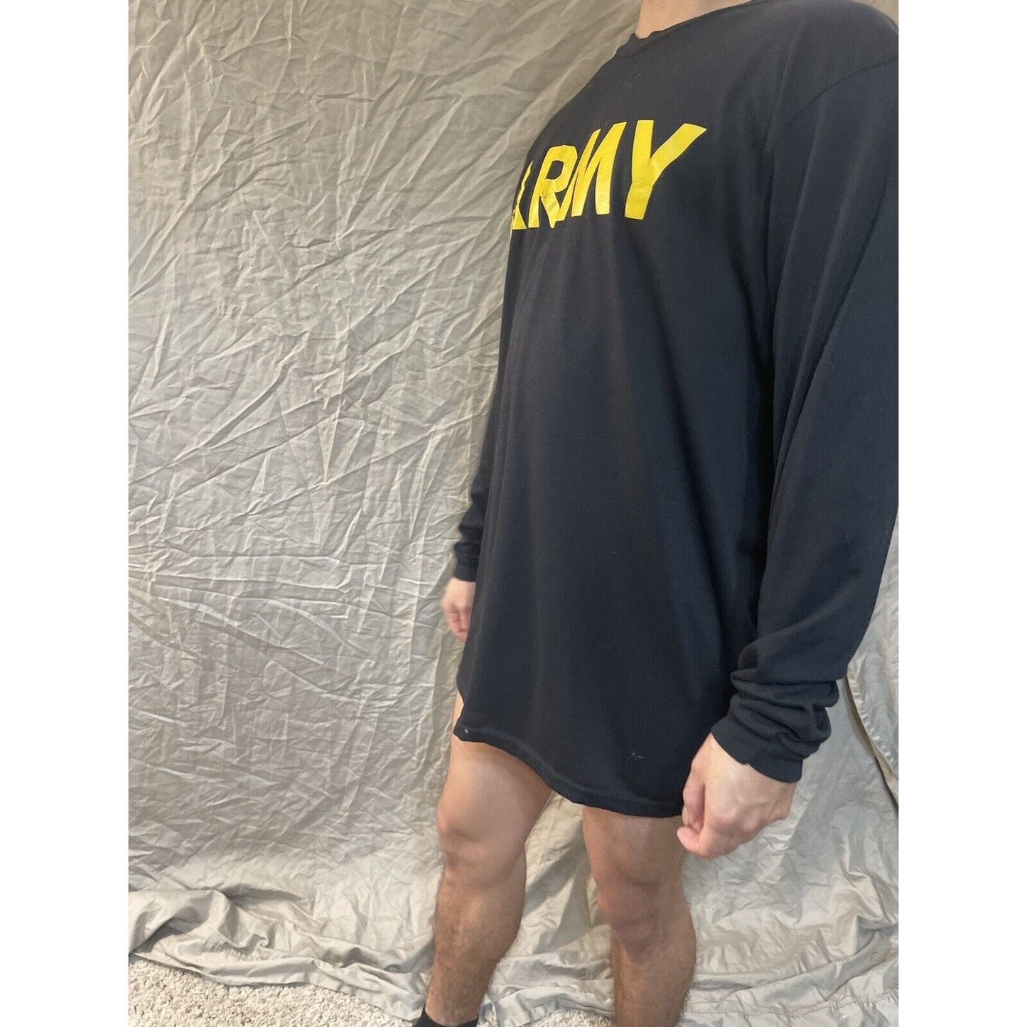 men’s black army large long sleeve pt shirt