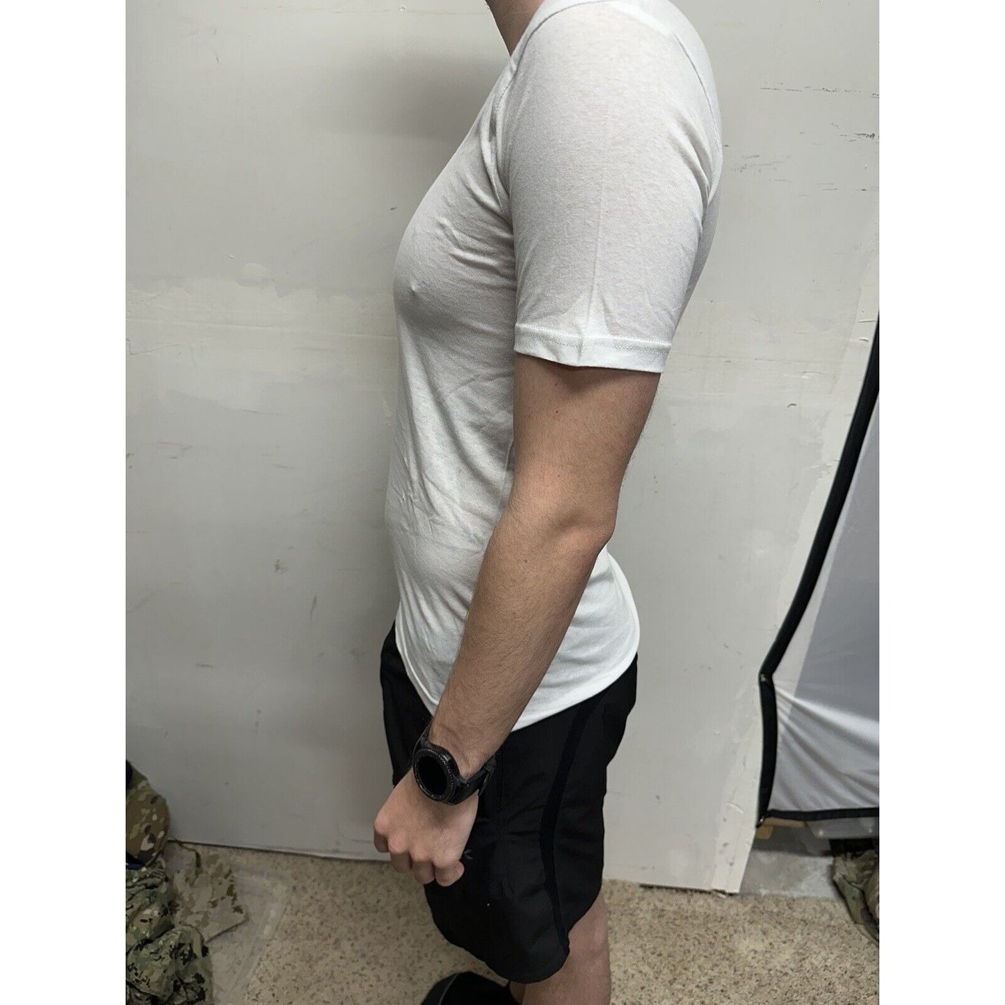 Men’s Small White Cotton Crown V-neck T-shirt