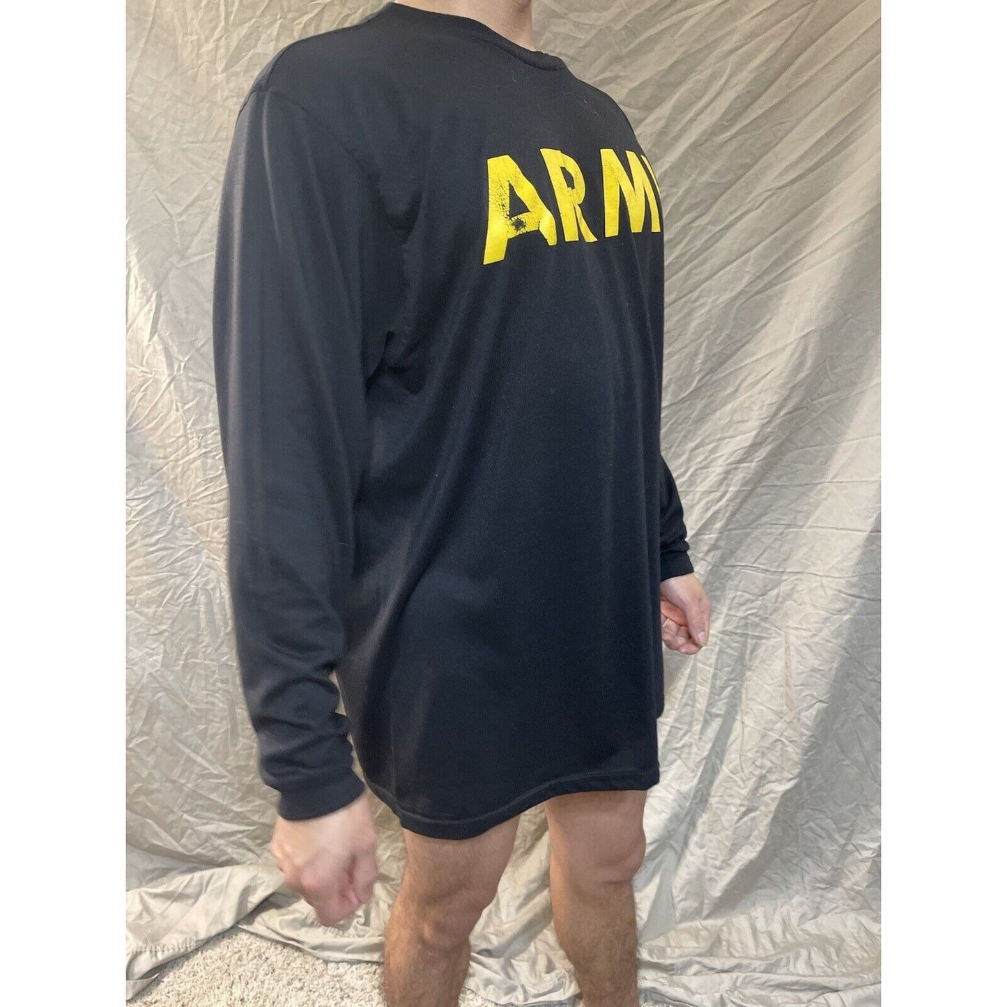 men’s black army large long sleeve pt shirt