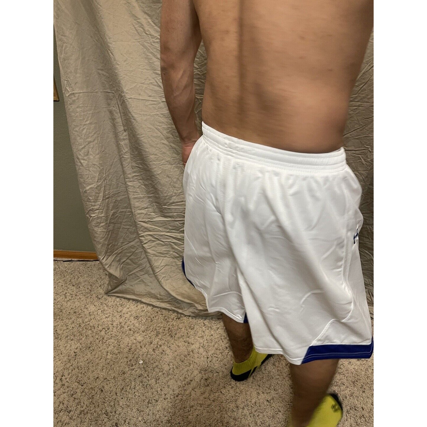 Boy's under armour Youth XL white and Blue Lacrosse style shorts no pockets