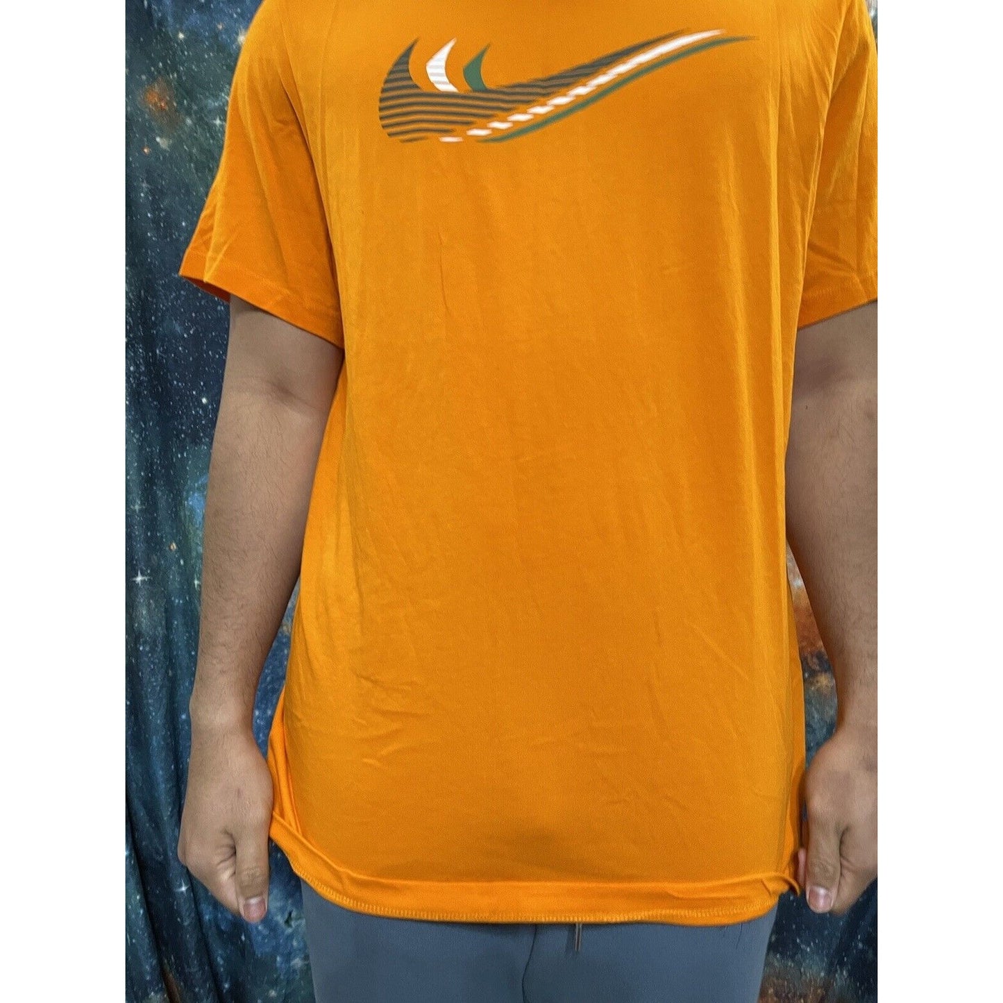 Men’s The Nike Tee XL orange Short Sleeve T-shirt