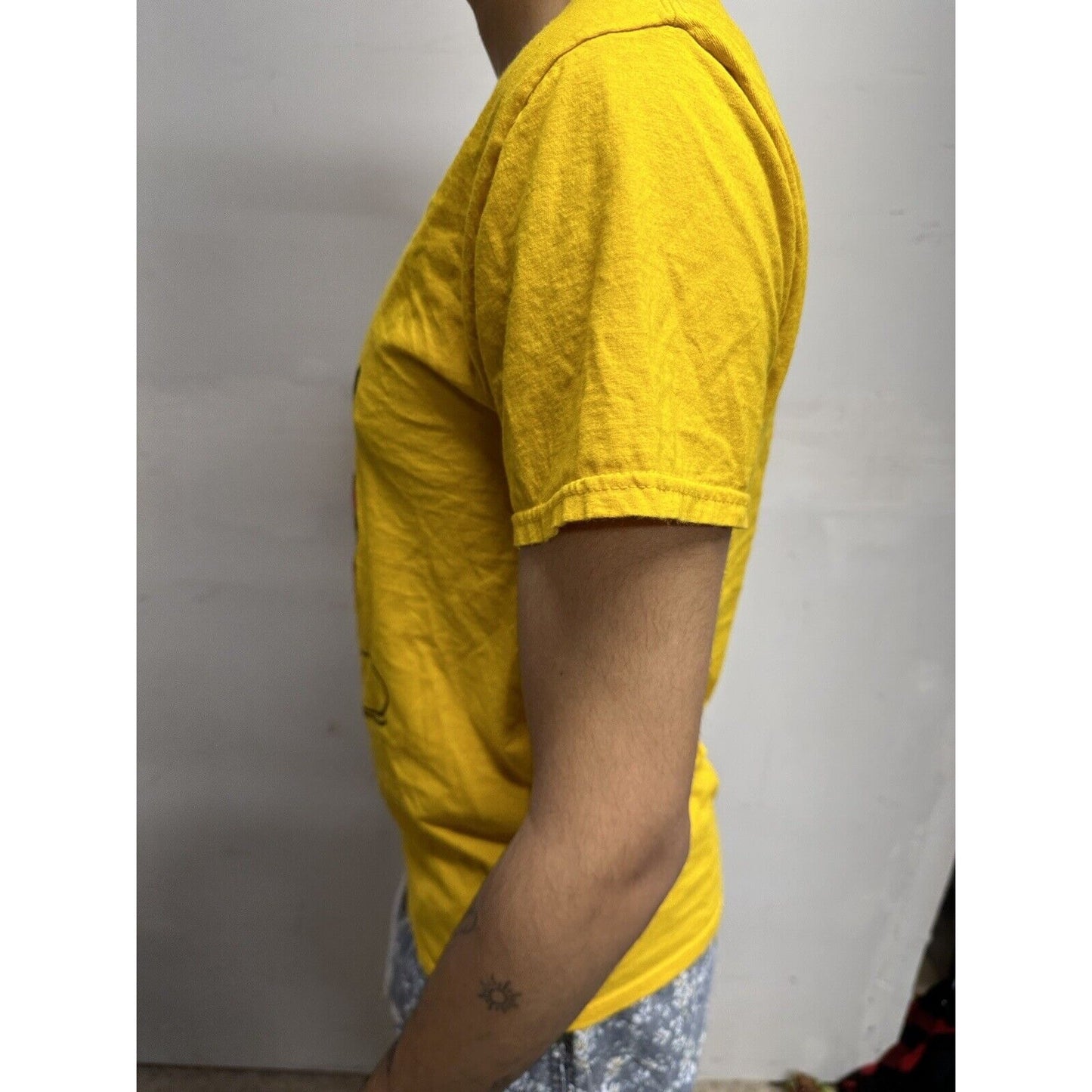 Men’s Small Yellow Mickey Mouse Disney Tshirt Short Sleeve