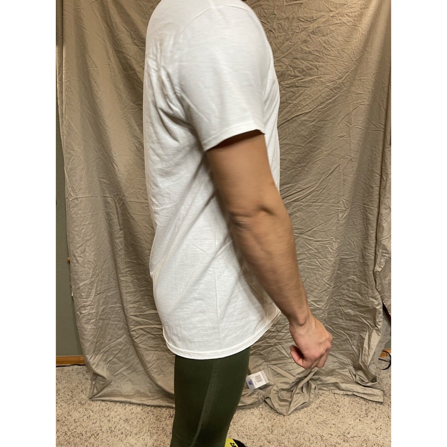 Men's White Fruit of the loom v-neck undershirt tshirt medium