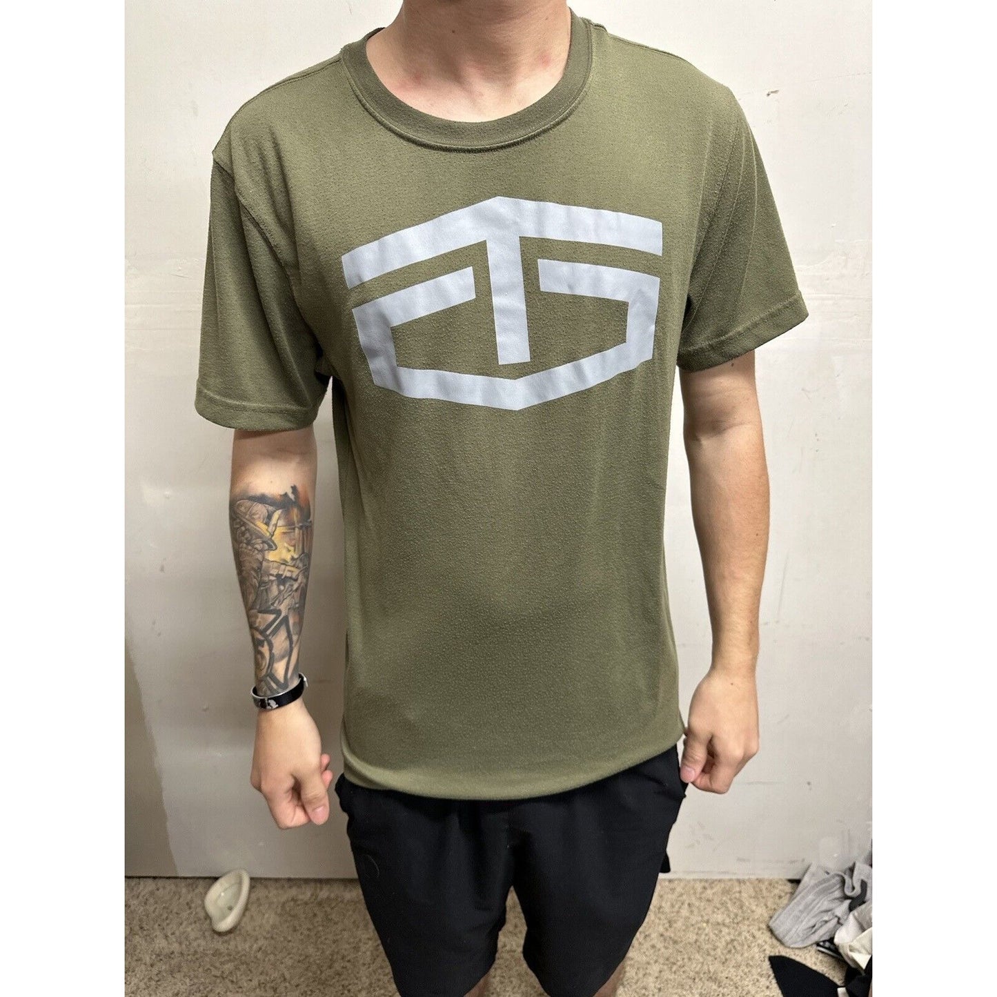 Men’s Short Sleeve Small Olive Green Tapout Shirt