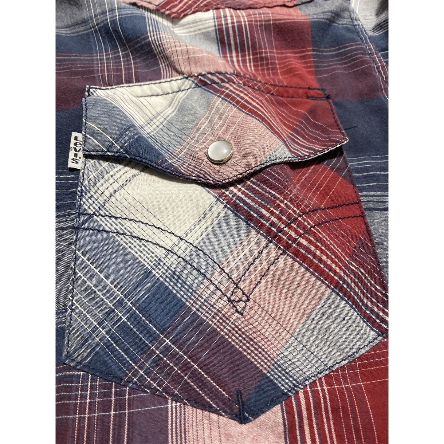 Levi’s Men’s XL Modern Fit Red Blue White Plaid Short Sleeves Button-down Shirt