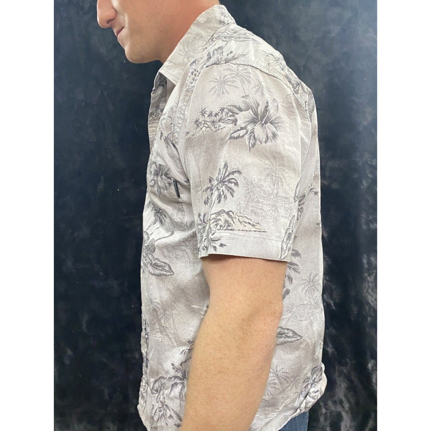 Hawk’s Bay USA XL Gray Tropical Island Prints Button-down Short Sleeves
