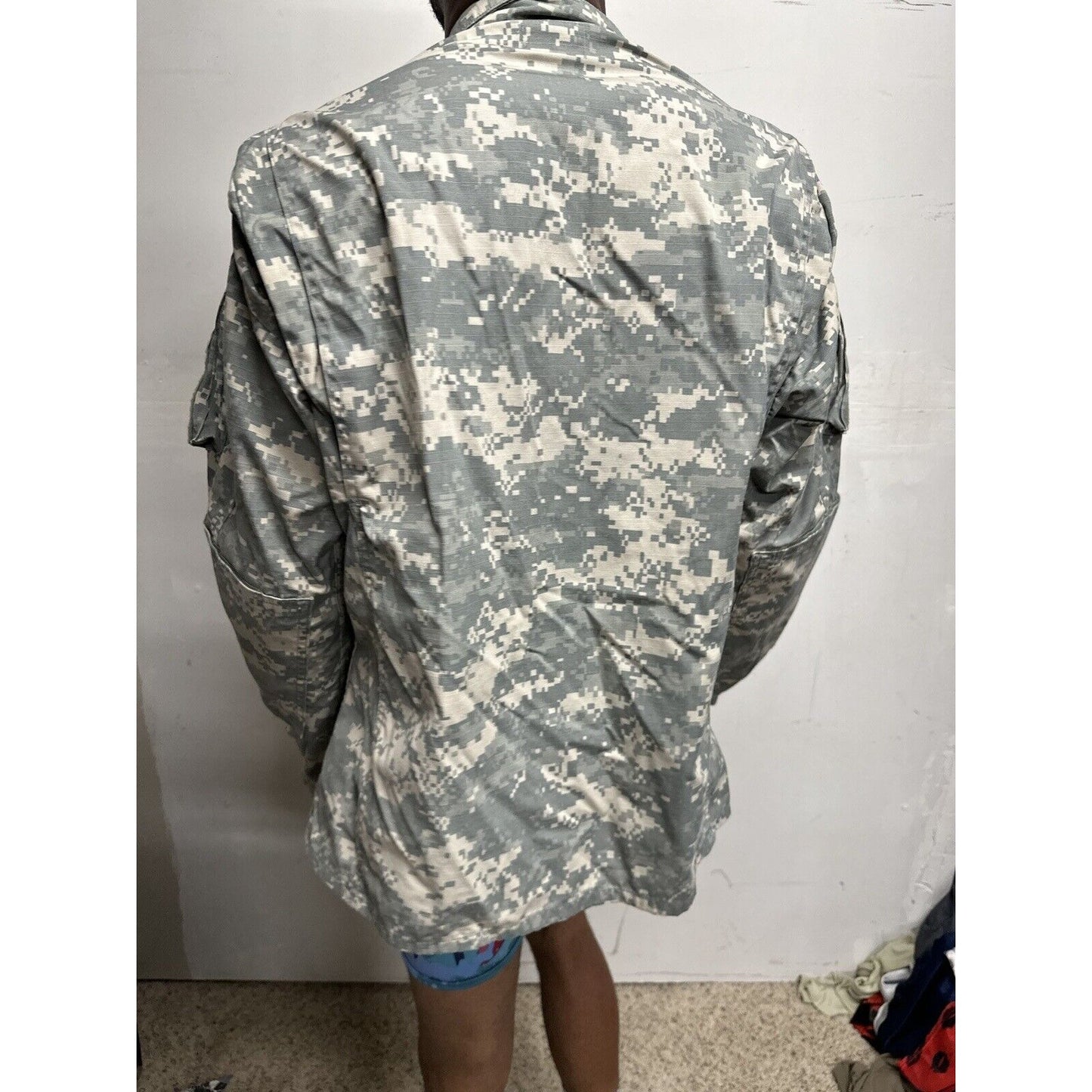 Men’s Army Combat Uniform Acu Medium Regular With USA Flag Patch Top Blouse
