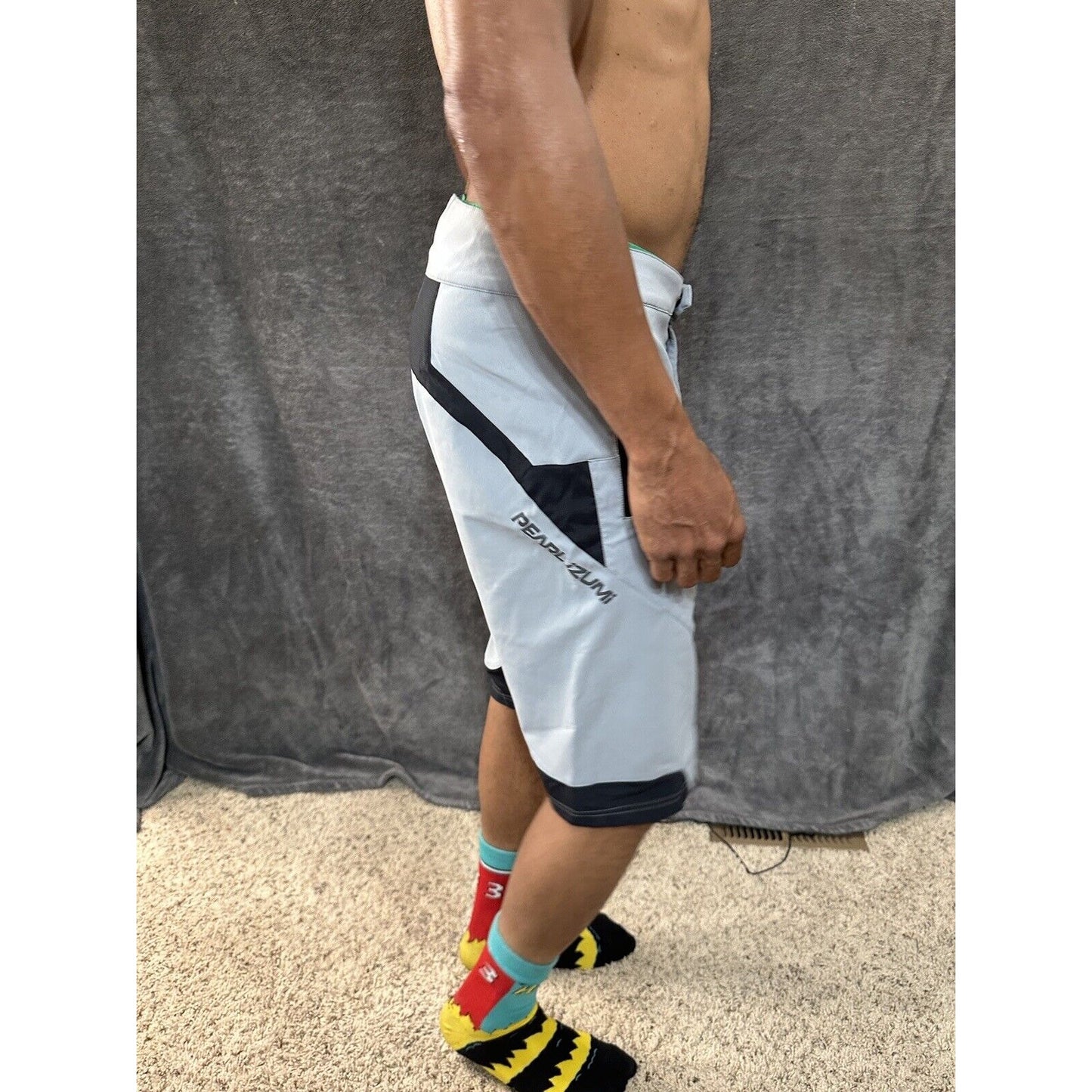 Men’s Gray Pearl Izumi Medium Shorts