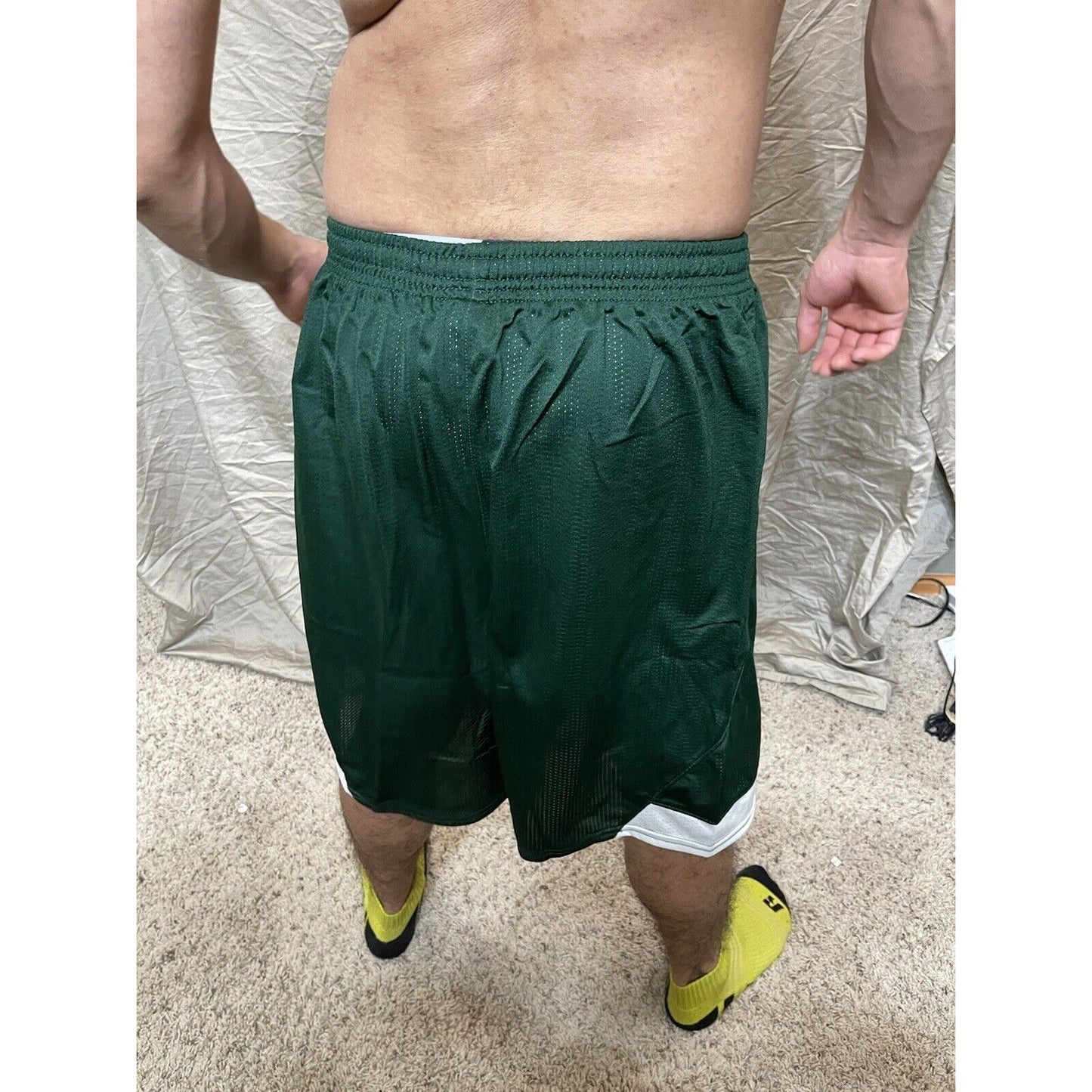 Boy's under armour Youth XL Deep Green Lacrosse style shorts no pockets
