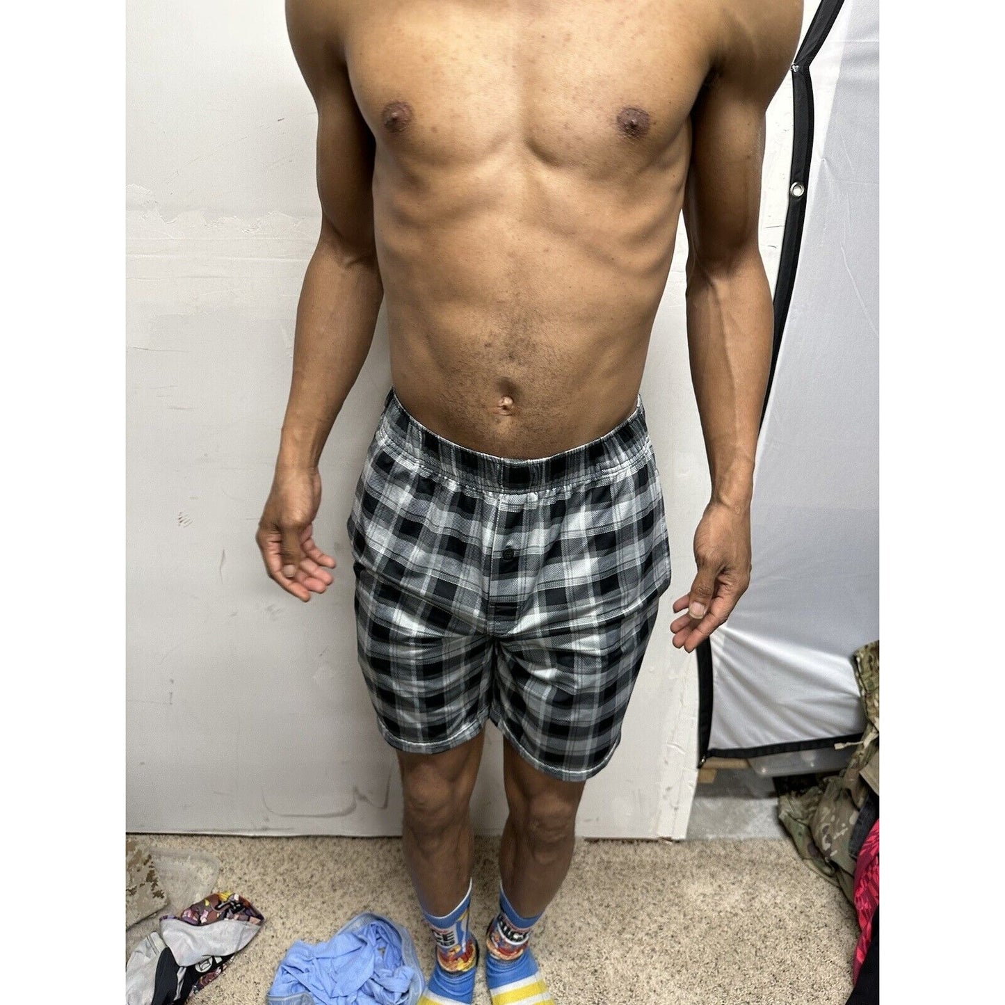 Men’s Gray And Black Fruit Of The Loom Small Lounge Shorts with pockets