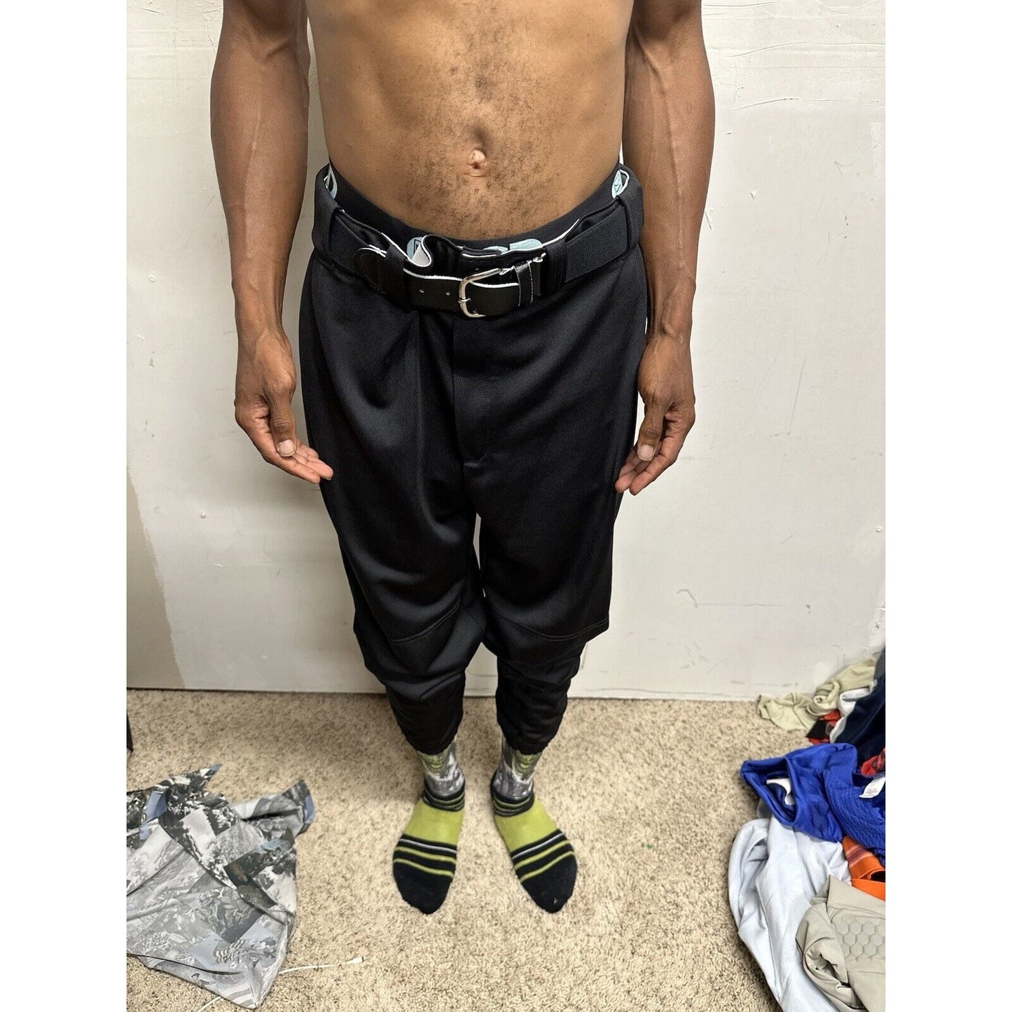 Men’s Wilson XL Black Baseball Pants With Belt