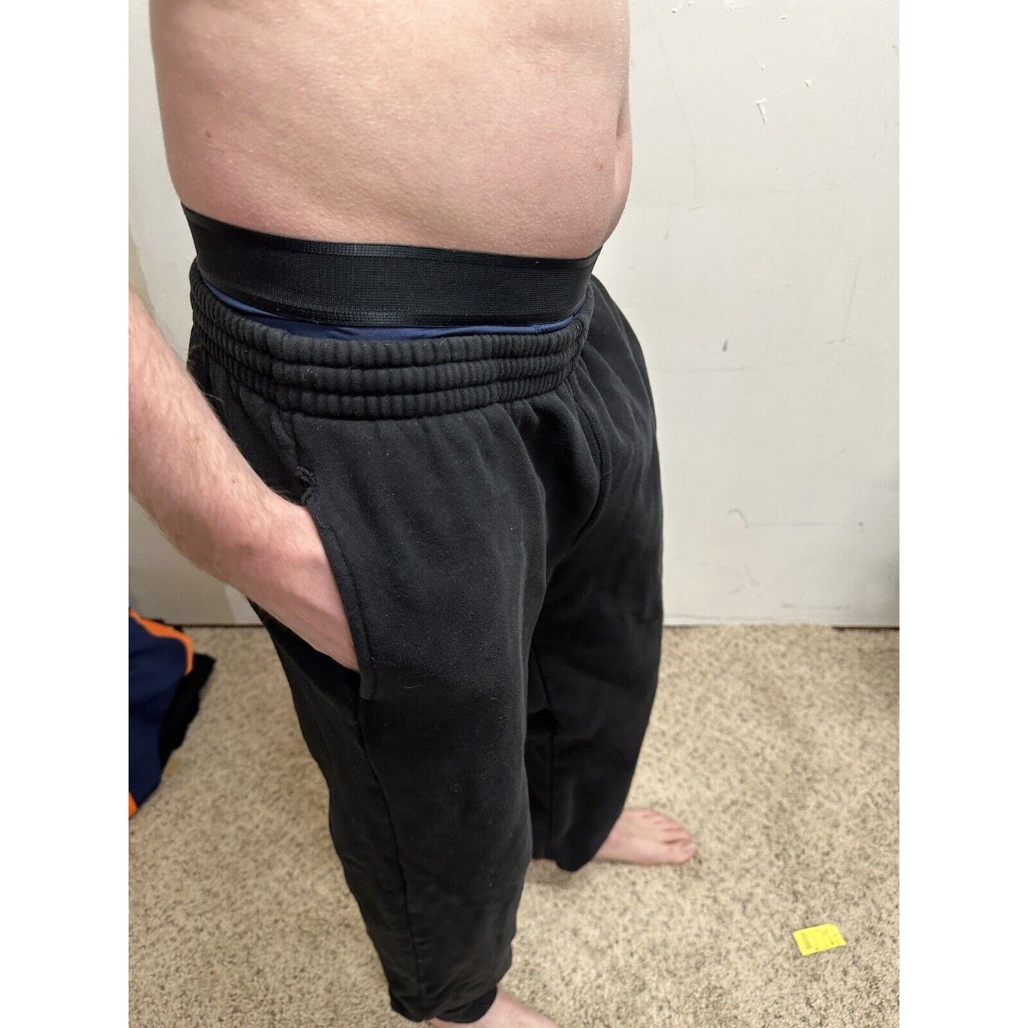 men’s black fila medium sweat pants with pockets