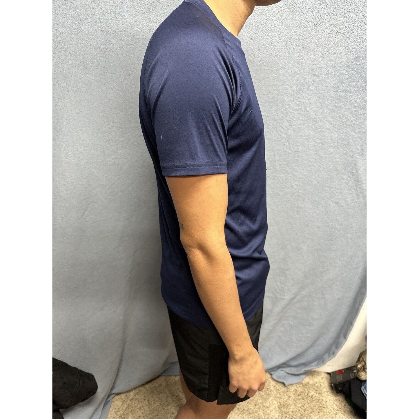 Men’s Dark Blue Small Loose Under Armour Heatgear Short Sleeve Athletic Tshirt