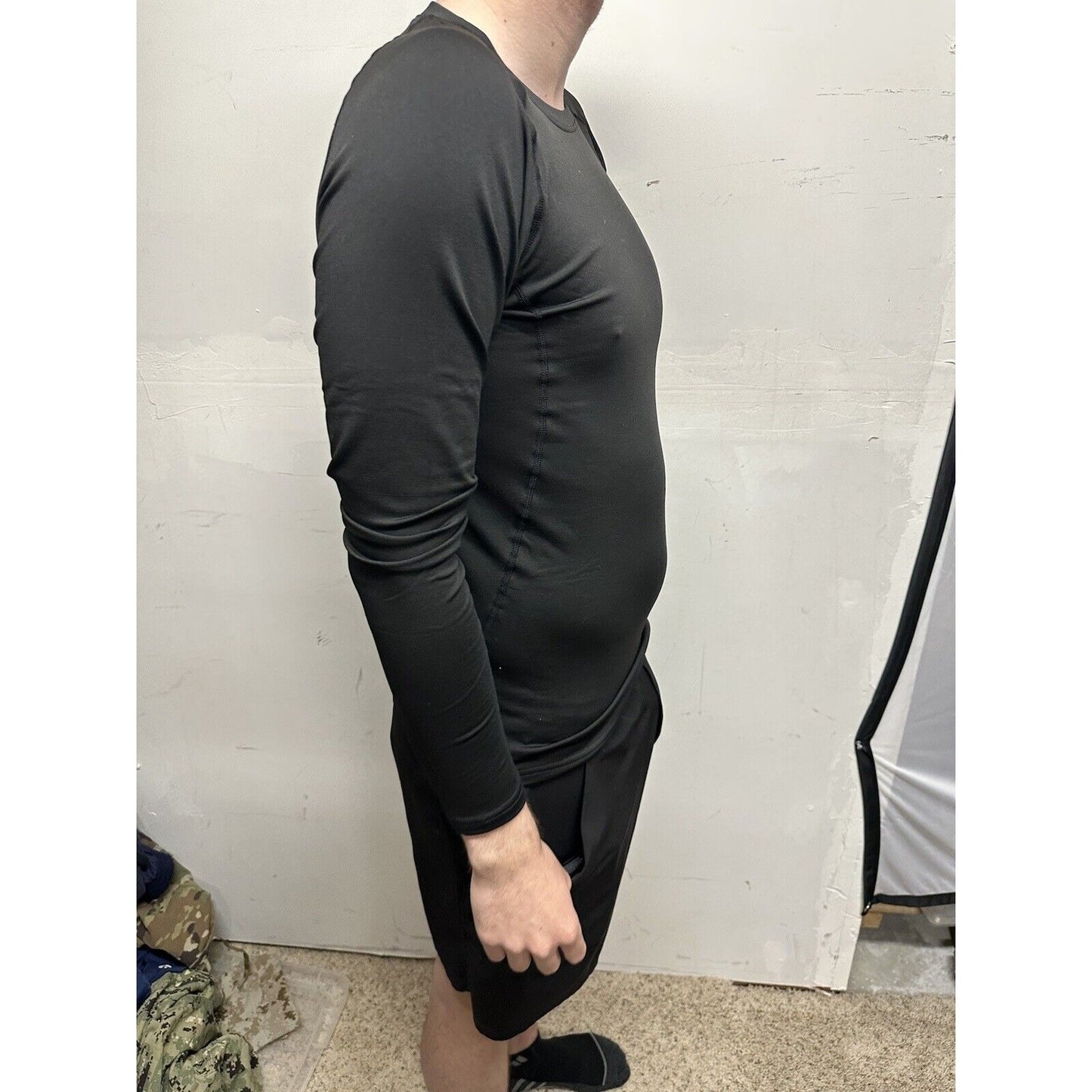 Men’s Black Medium Poly Spandex Long Sleeve Pull Over Athletic Shirt