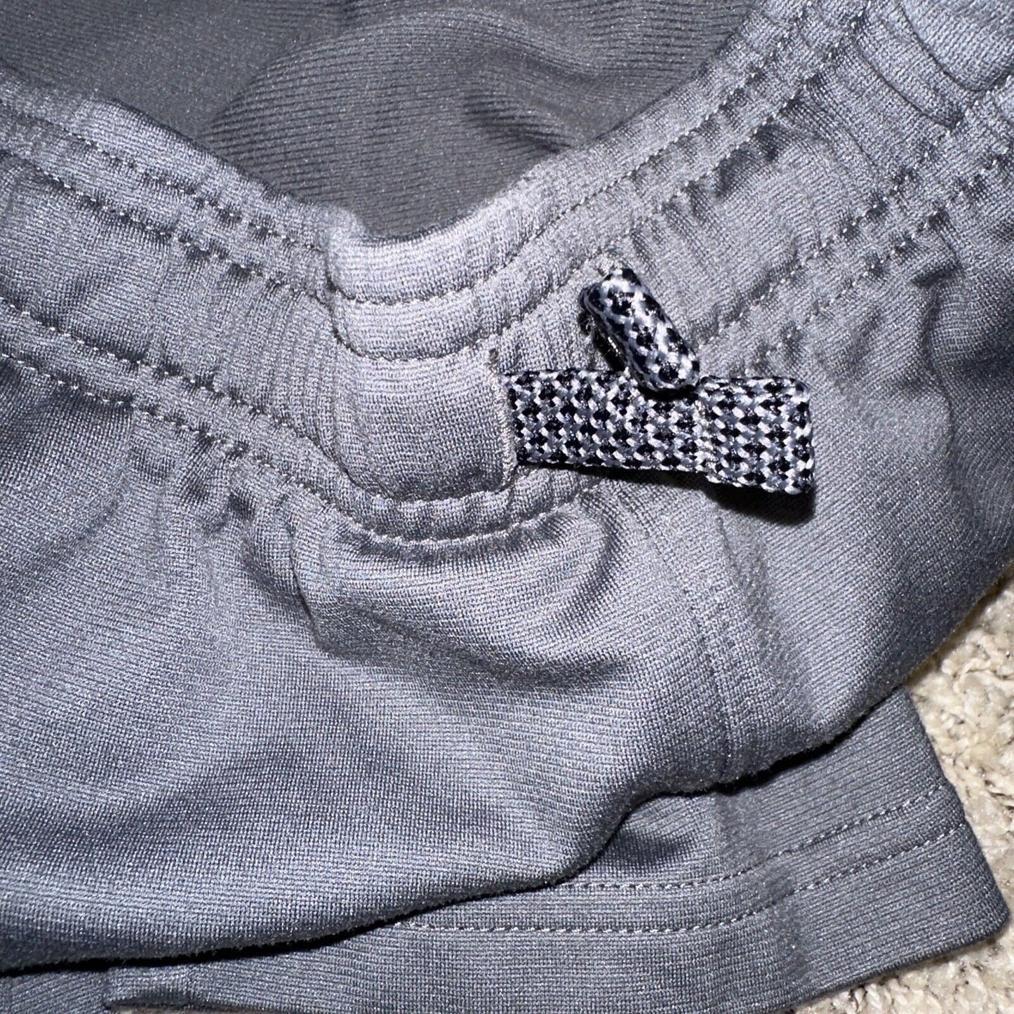 Boy’s Youth xL Grey Under Armour Fitted Sweat Pants