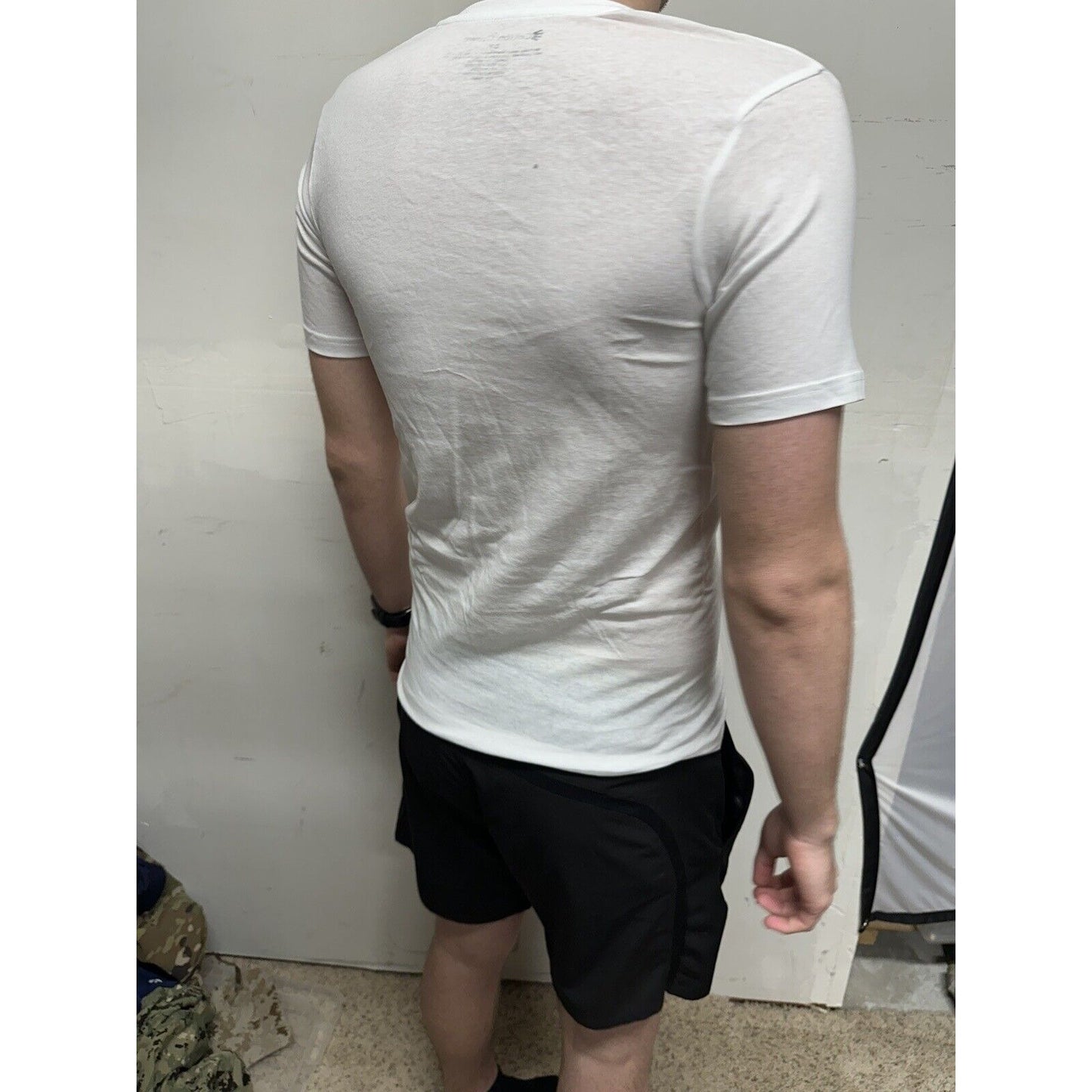 Men’s Small White Cotton Crown V-neck T-shirt