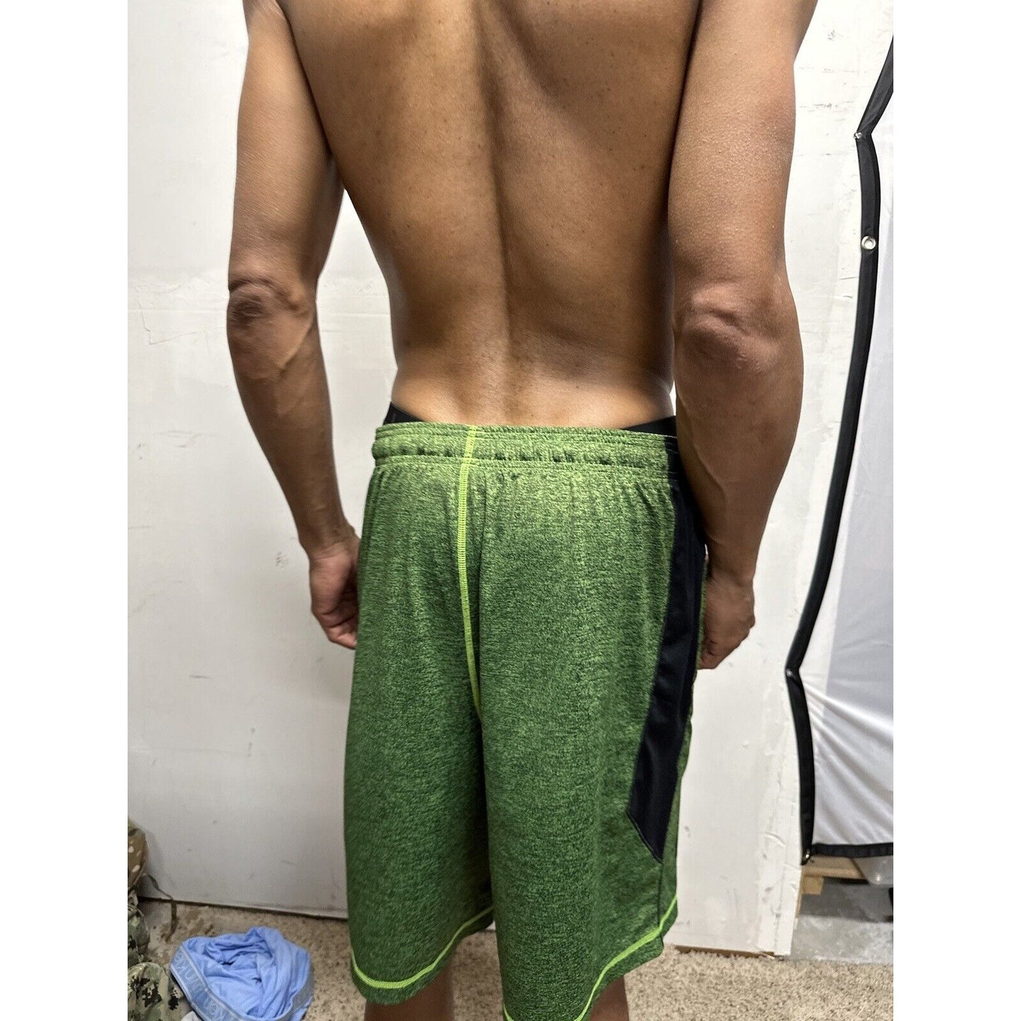 Men’s Green Large Under Armour Athletic Shorts
