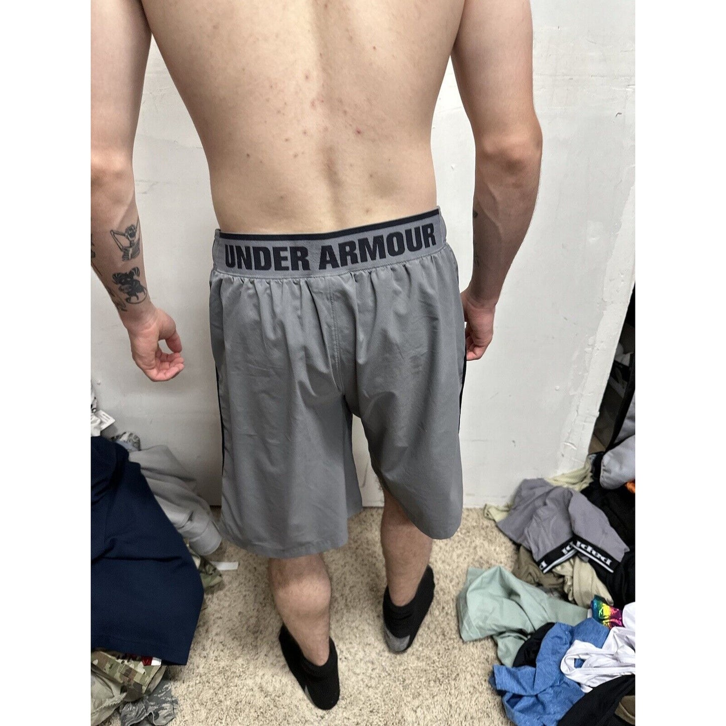 Men’s Large Under Armour Gray Shorts With Pockets Athletic