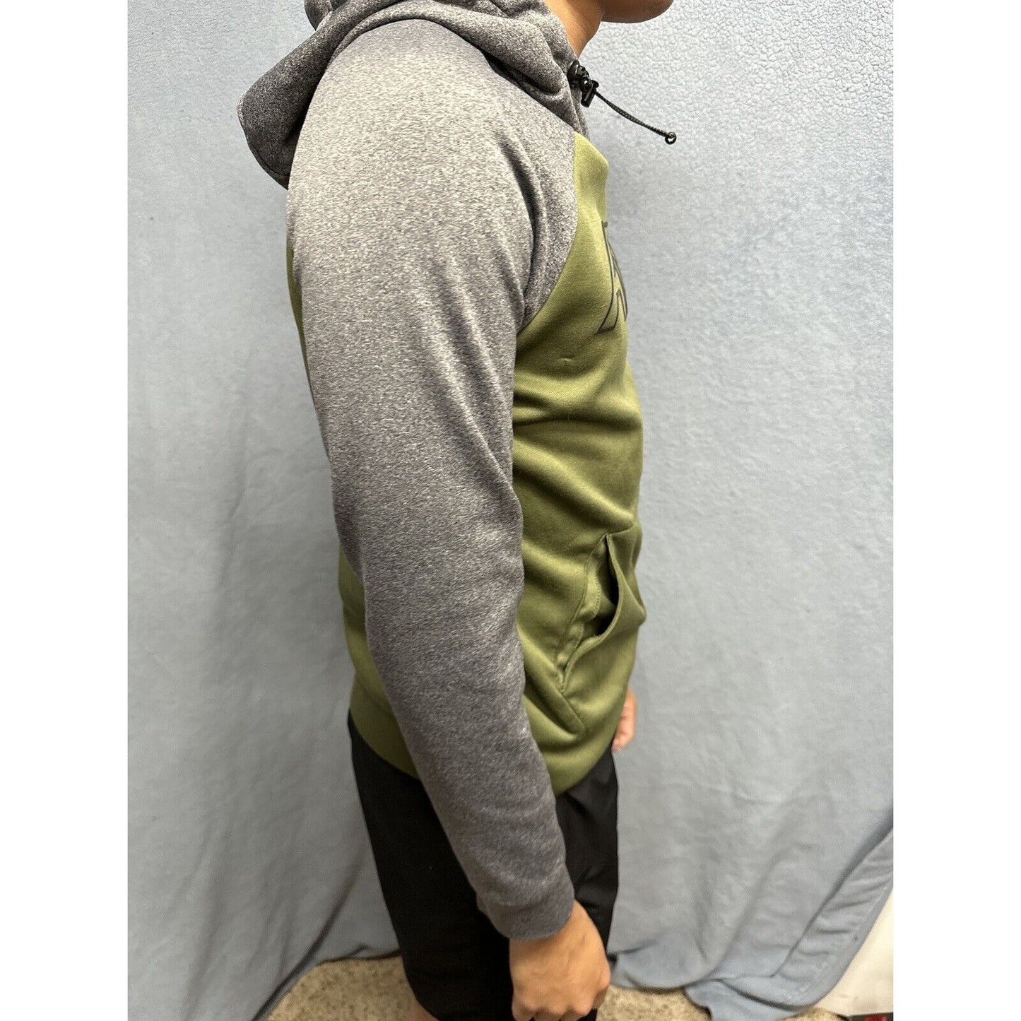Men’s Green And Gray Pull Over Hoodie Medium Aeropostale