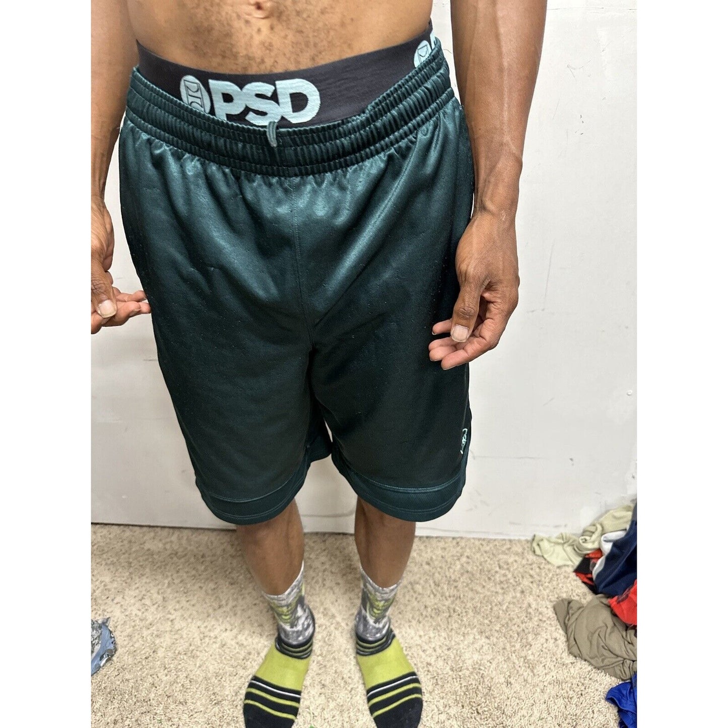 Men’s Green And1 Medium Athletic Shorts With Pockets
