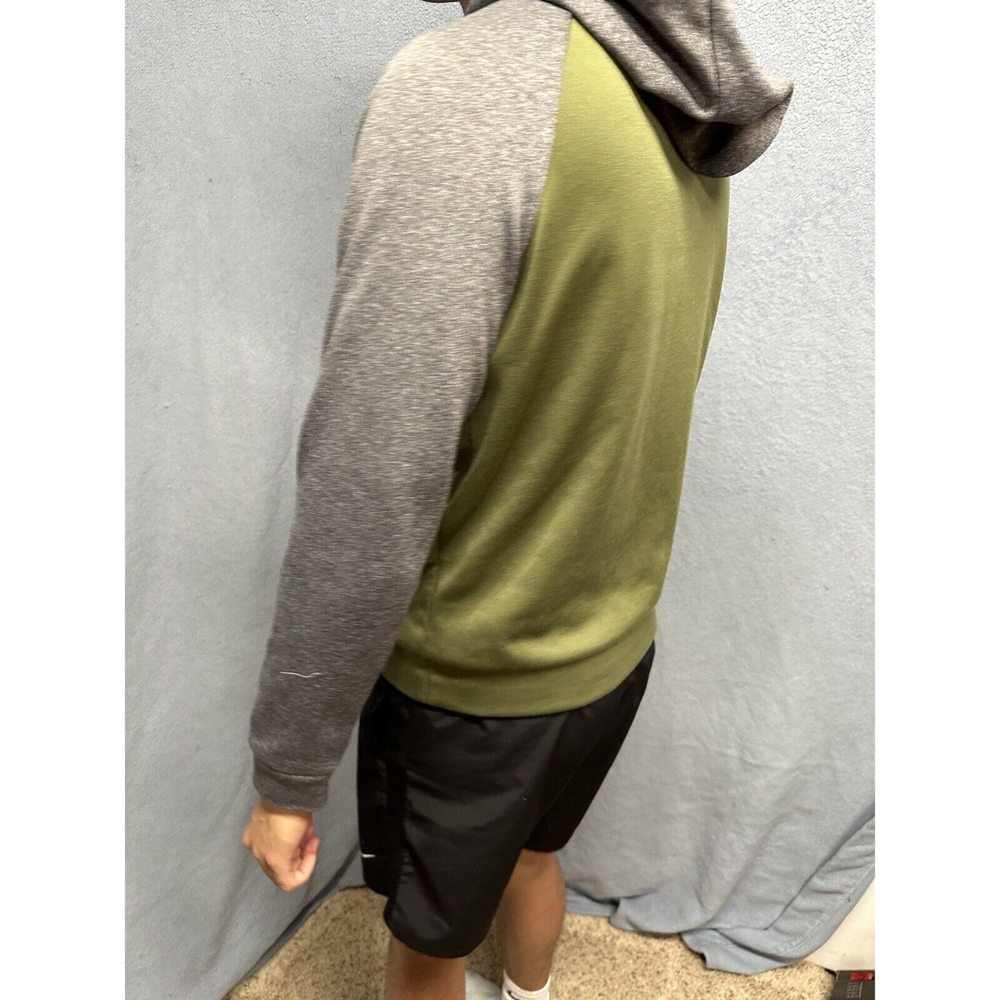 Men’s Green And Gray Pull Over Hoodie Medium Aeropostale
