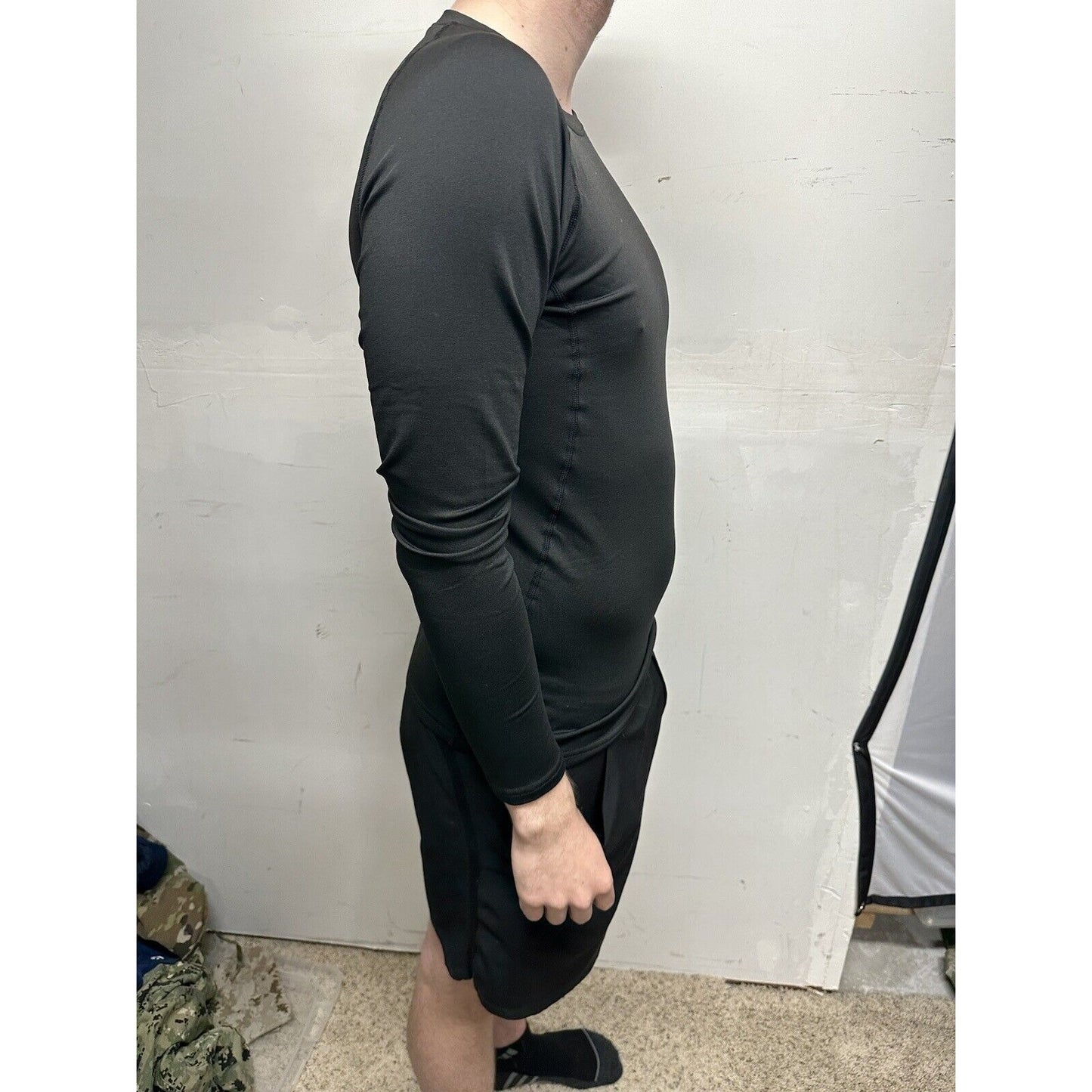 Men’s Black Medium Poly Spandex Long Sleeve Pull Over Athletic Shirt