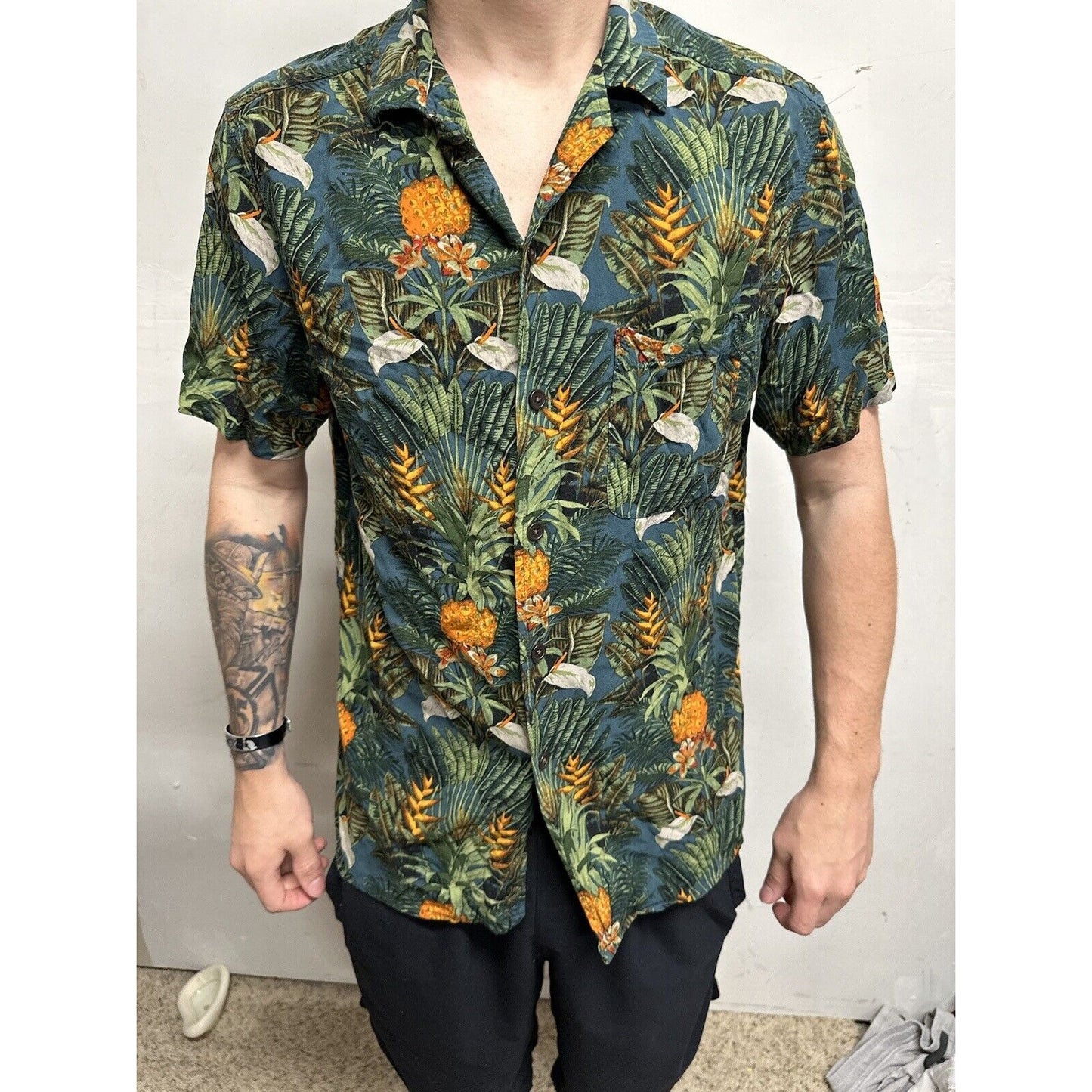 Men’s Medium Goodfellow Tropical Hawaiian Shirt Button Up Short Sleeve