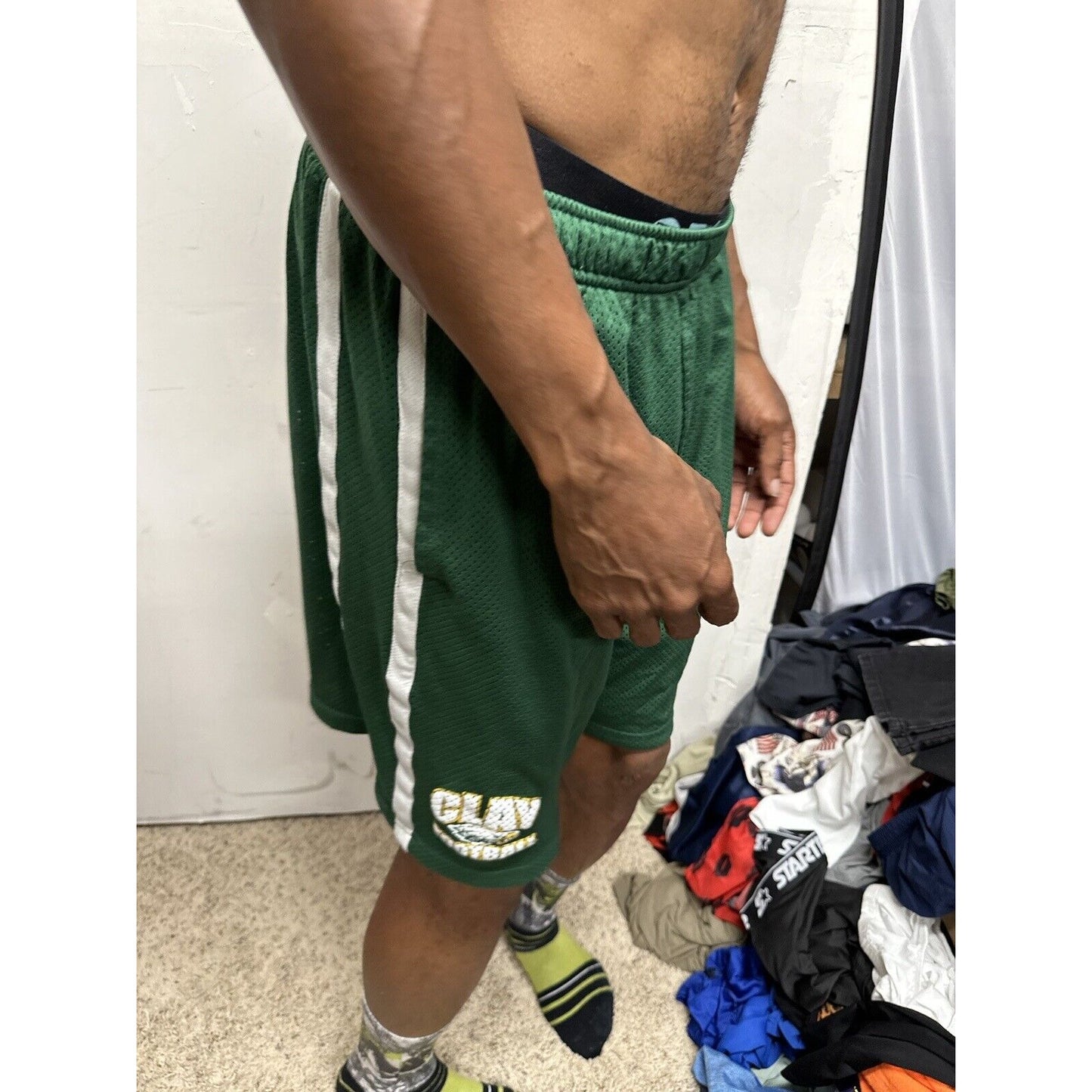Men’s Large Nike Clay Football Green Athletic Shorts With Pockets