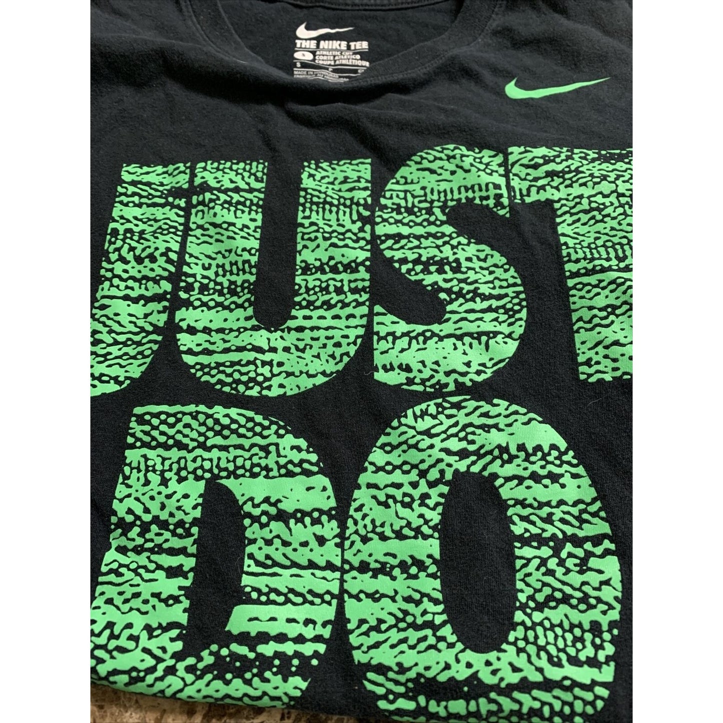 Black Nike Just Do It T-shirt Men’s Small Tiretread Print
