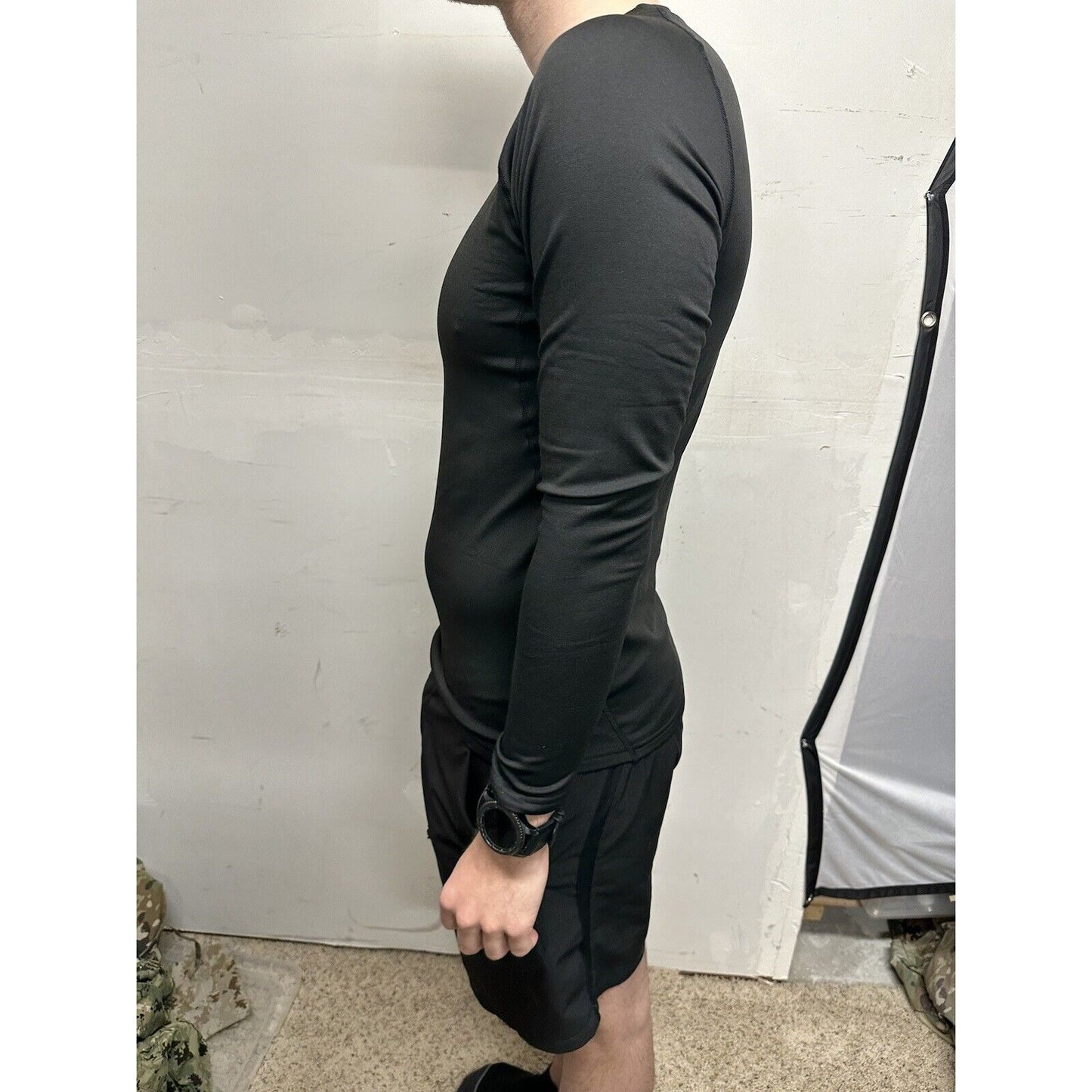 Men’s Black Medium Poly Spandex Long Sleeve Pull Over Athletic Shirt