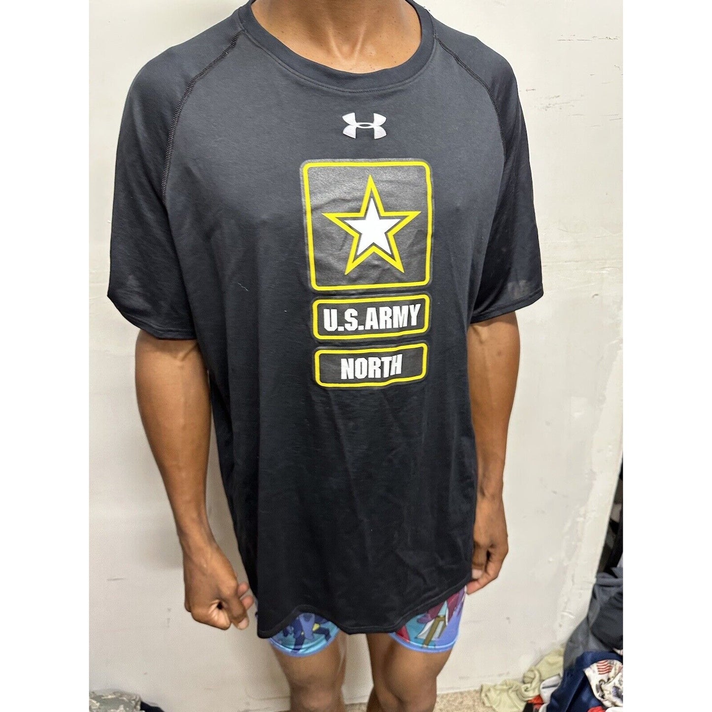 Men’s Under Armour 2XL US Army North Loose Heat Gear Shirt
