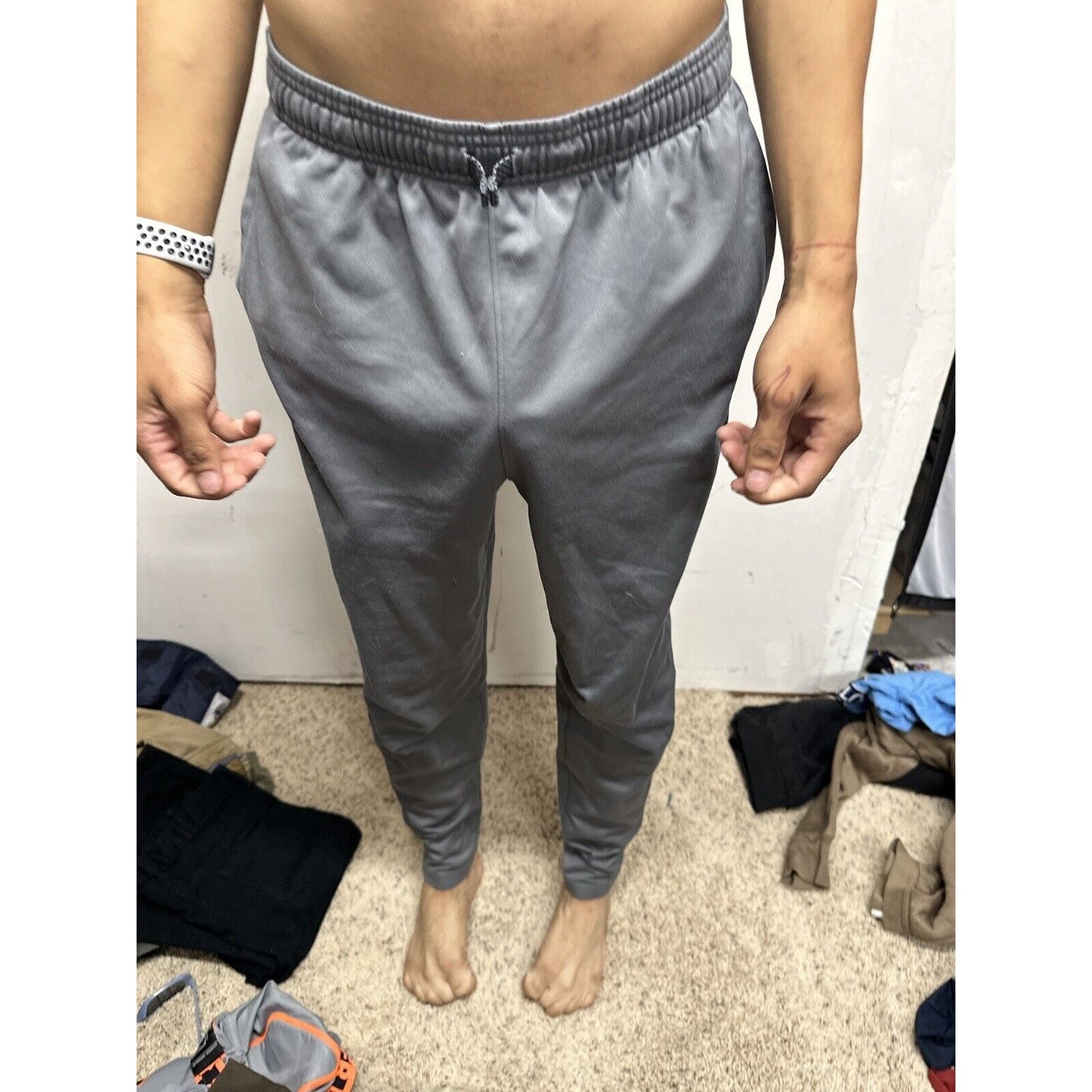 Boy’s Youth xL Grey Under Armour Fitted Sweat Pants