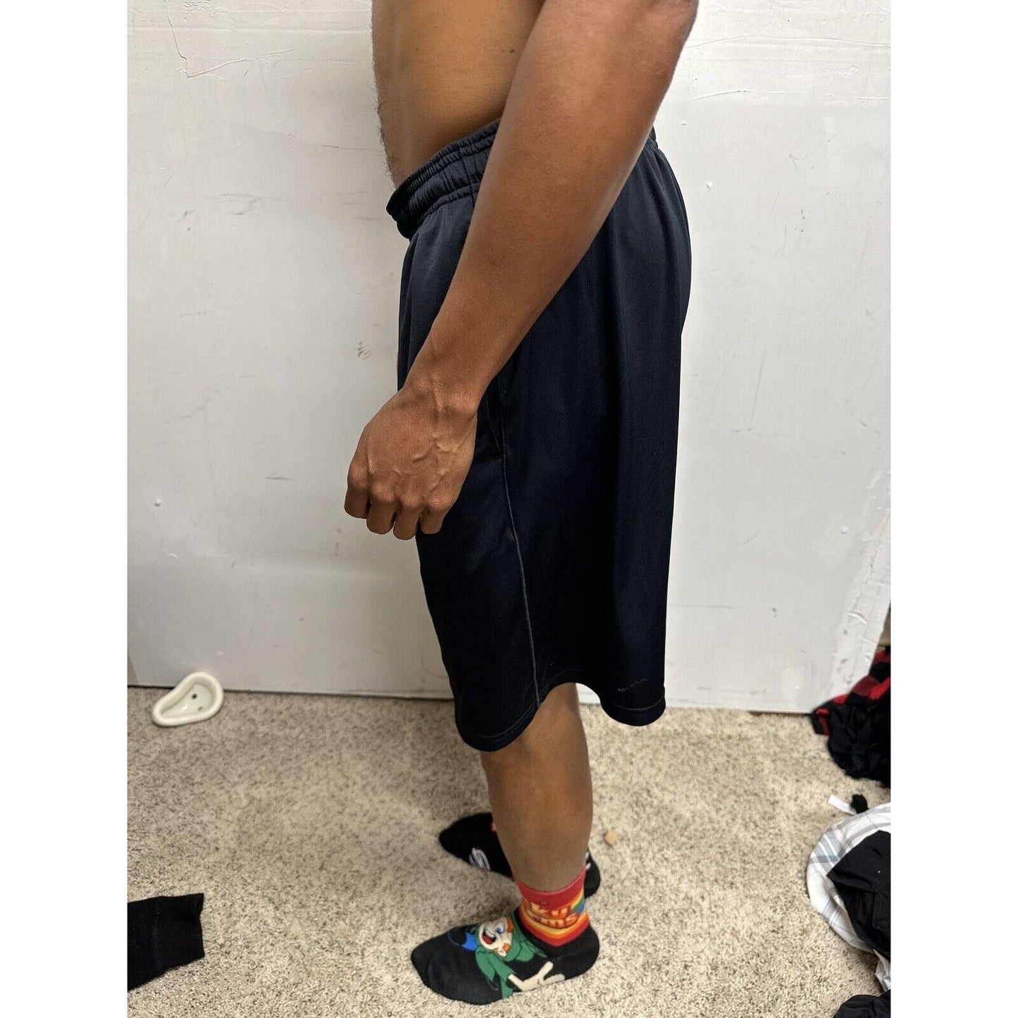 Men’s Under Armour Large Black Loose Athletic Shorts With Pockets
