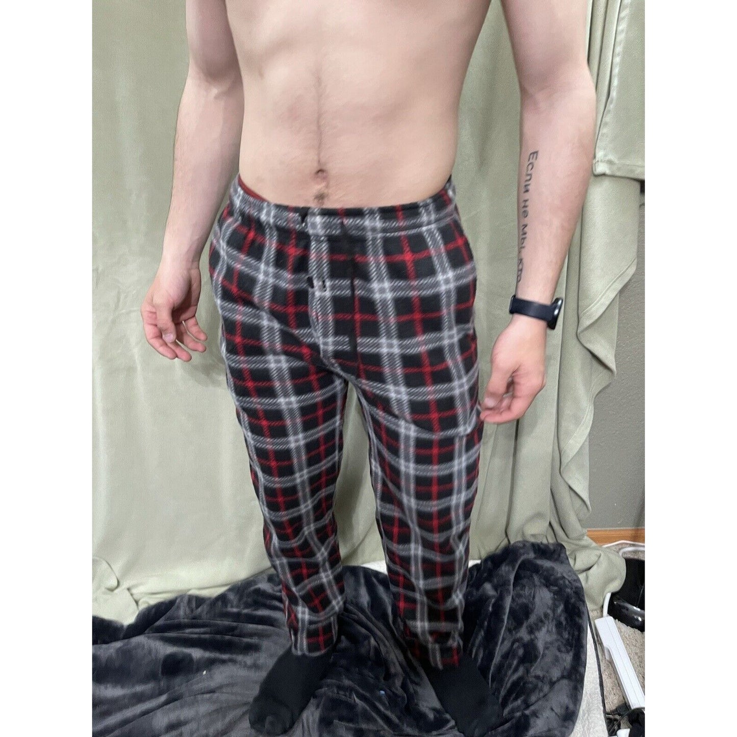 Men’s Sleepware Fruit Of The Loom Small Red Black Plaid Flannel
