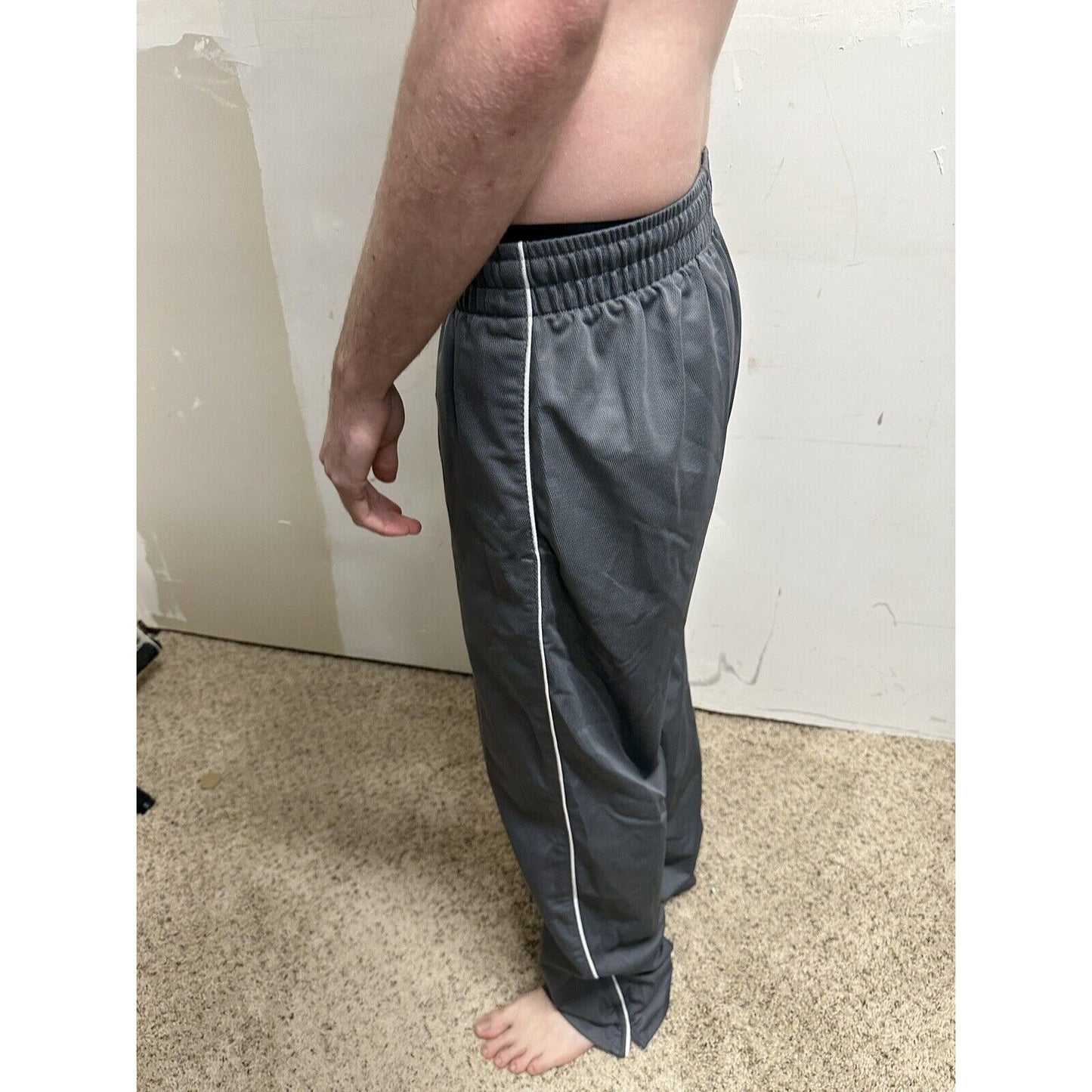 men’s gray nike sweat pants jogger Large With Pockets