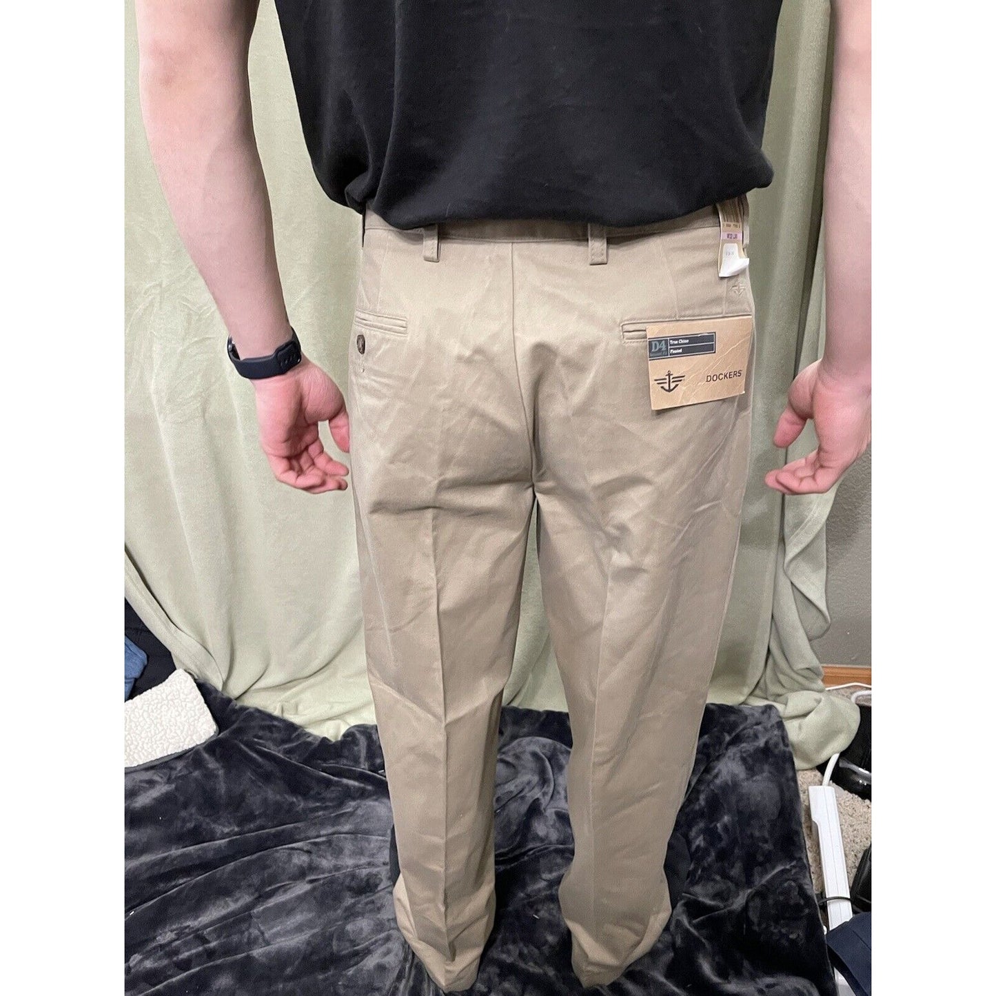 DOCKERS Men's D4 Khaki Relaxed Fit Pleated Pants 32 x 30 EUC 32 x 28.5