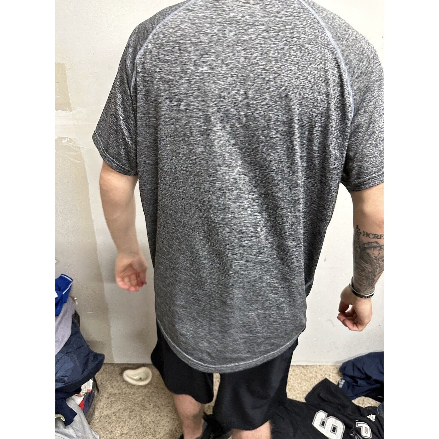 Men’s Gray Under Armour Run Fitted Large Athletic Shirt