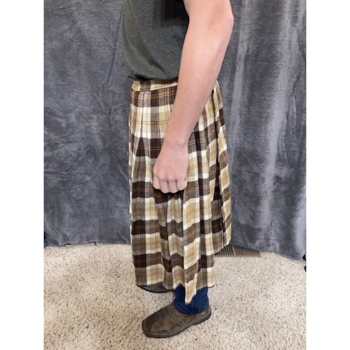 women's pure new wool Waist 28 skirt/kilt Tartan Brown Tan plaid Laird-portch