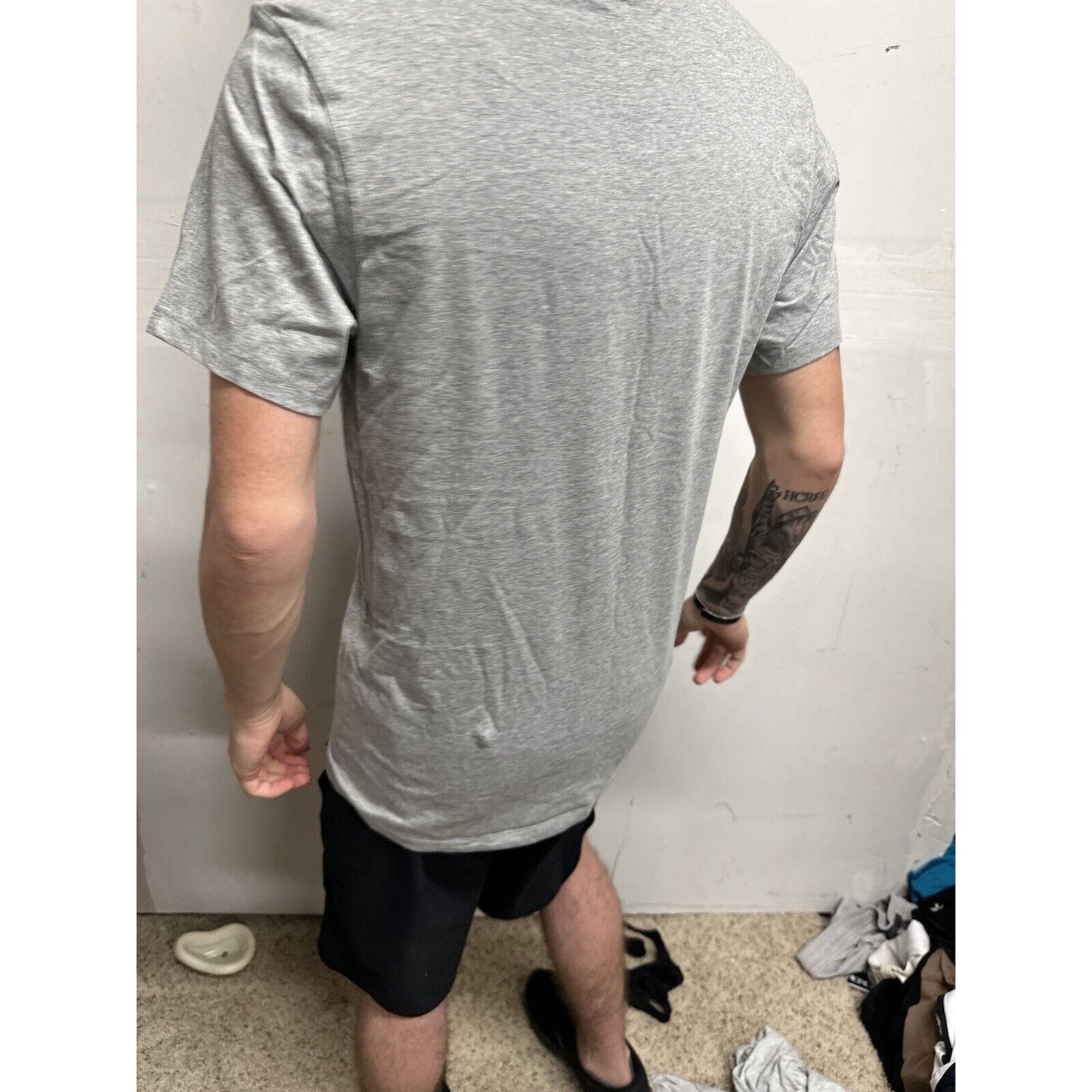 Men’s Gray Small Calvin Klein Classic Fit Tshirt