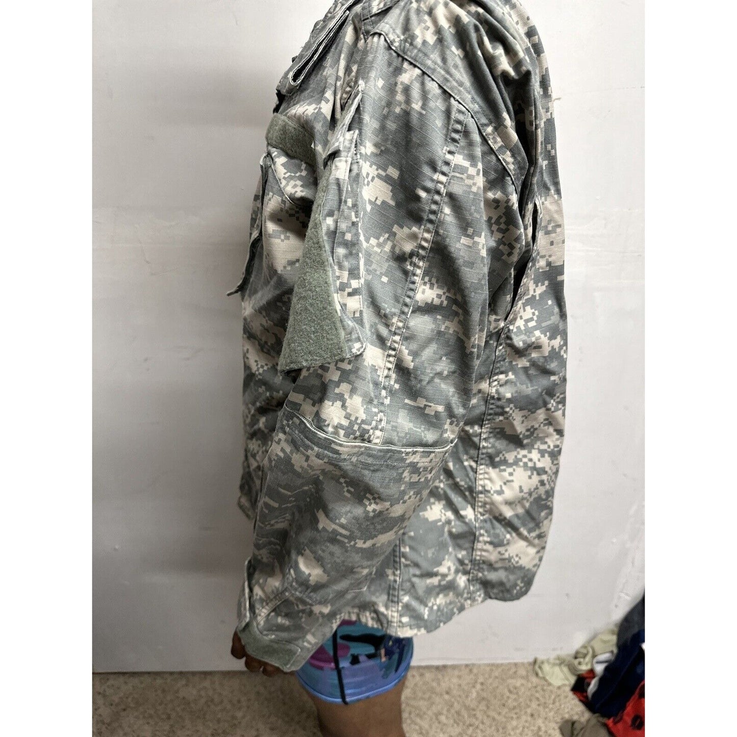 Men’s Army Combat Uniform Acu Medium Regular With USA Flag Patch Top Blouse