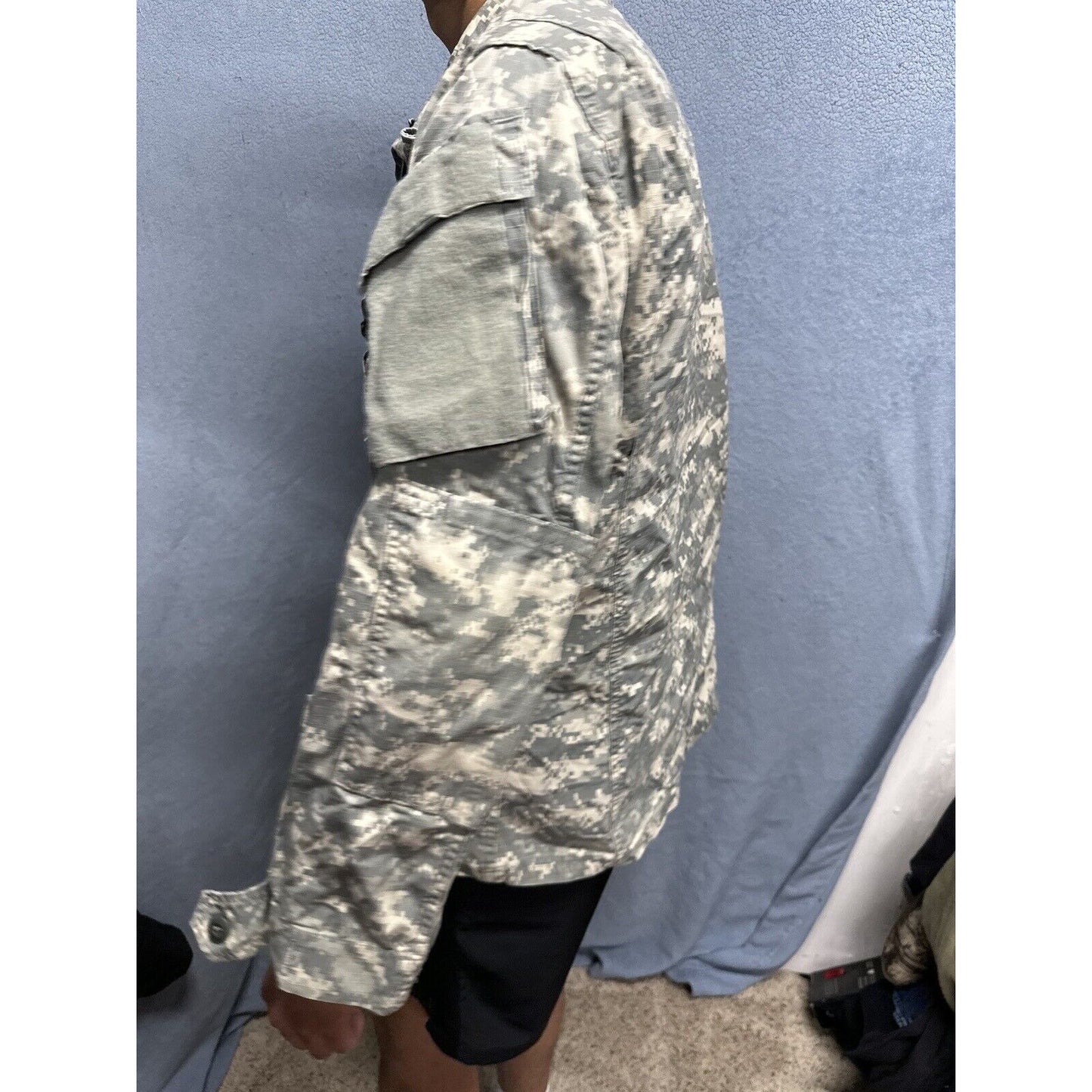 Men’s Army Combat Uniform Acu With Patches Fits Like A Medium Regular