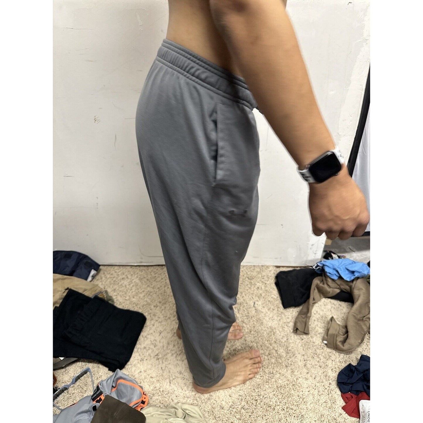 Boy’s Youth xL Grey Under Armour Fitted Sweat Pants