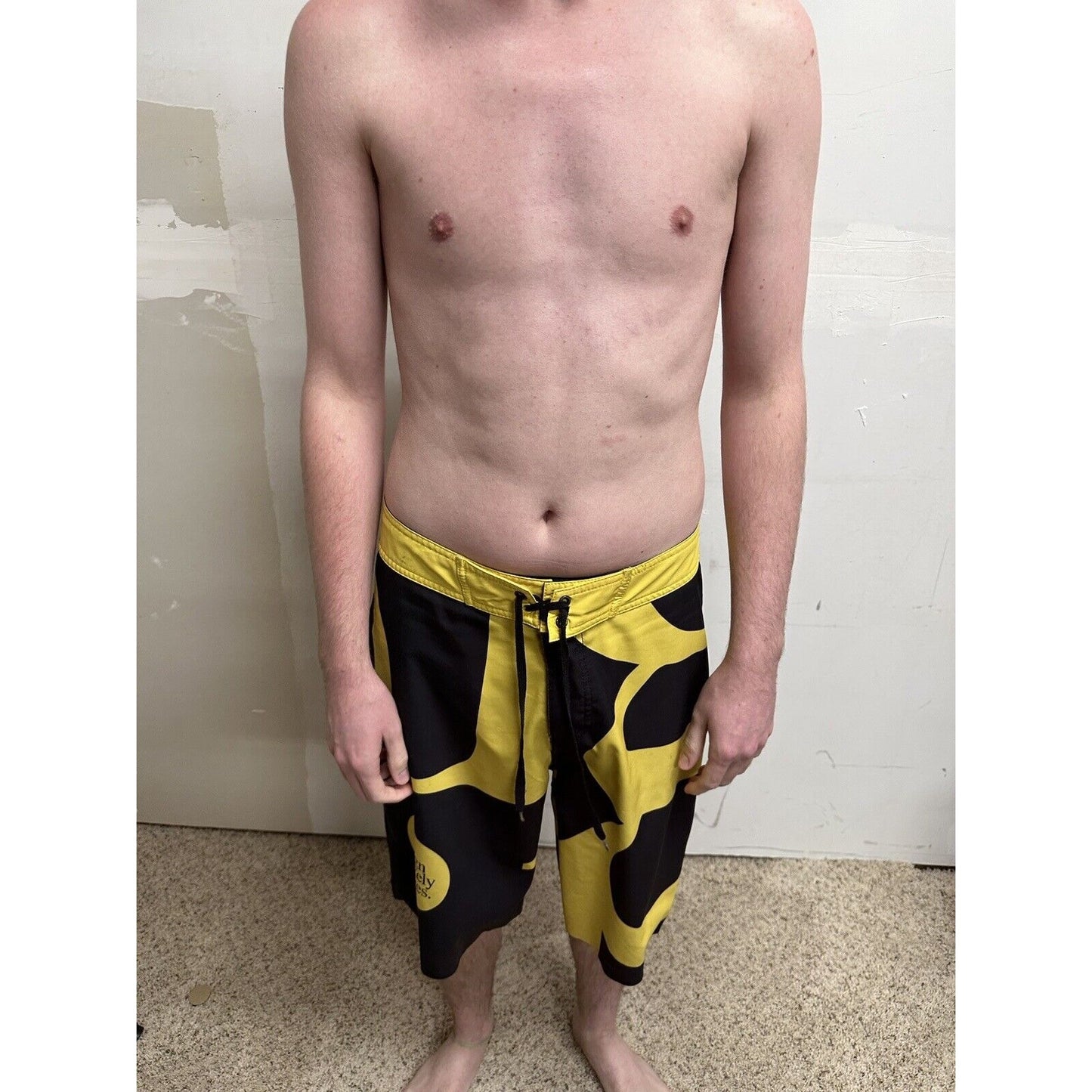 men’s analog skze 33 design unlikely futures yellow and black board shorts