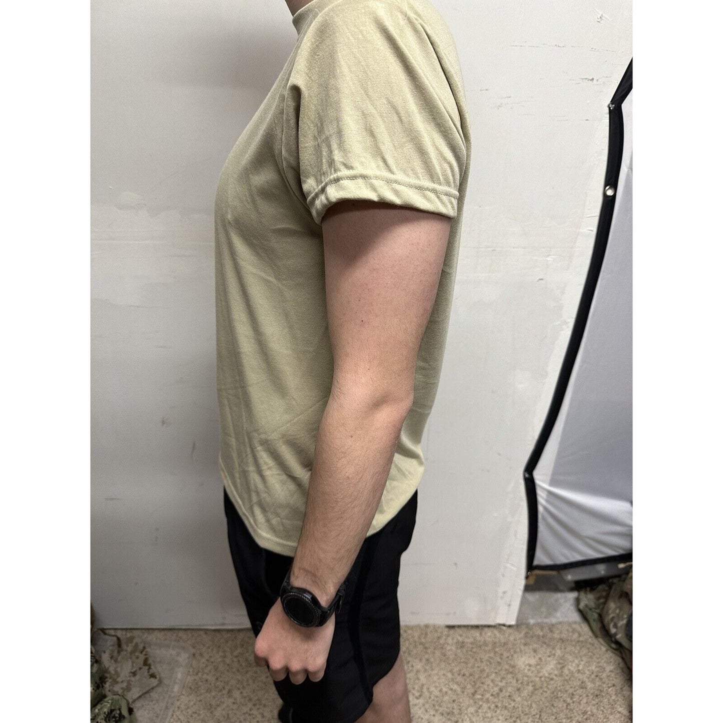Men’s Desert Sand T-shirt Medium Moisture Wicking Poly Military Shirt